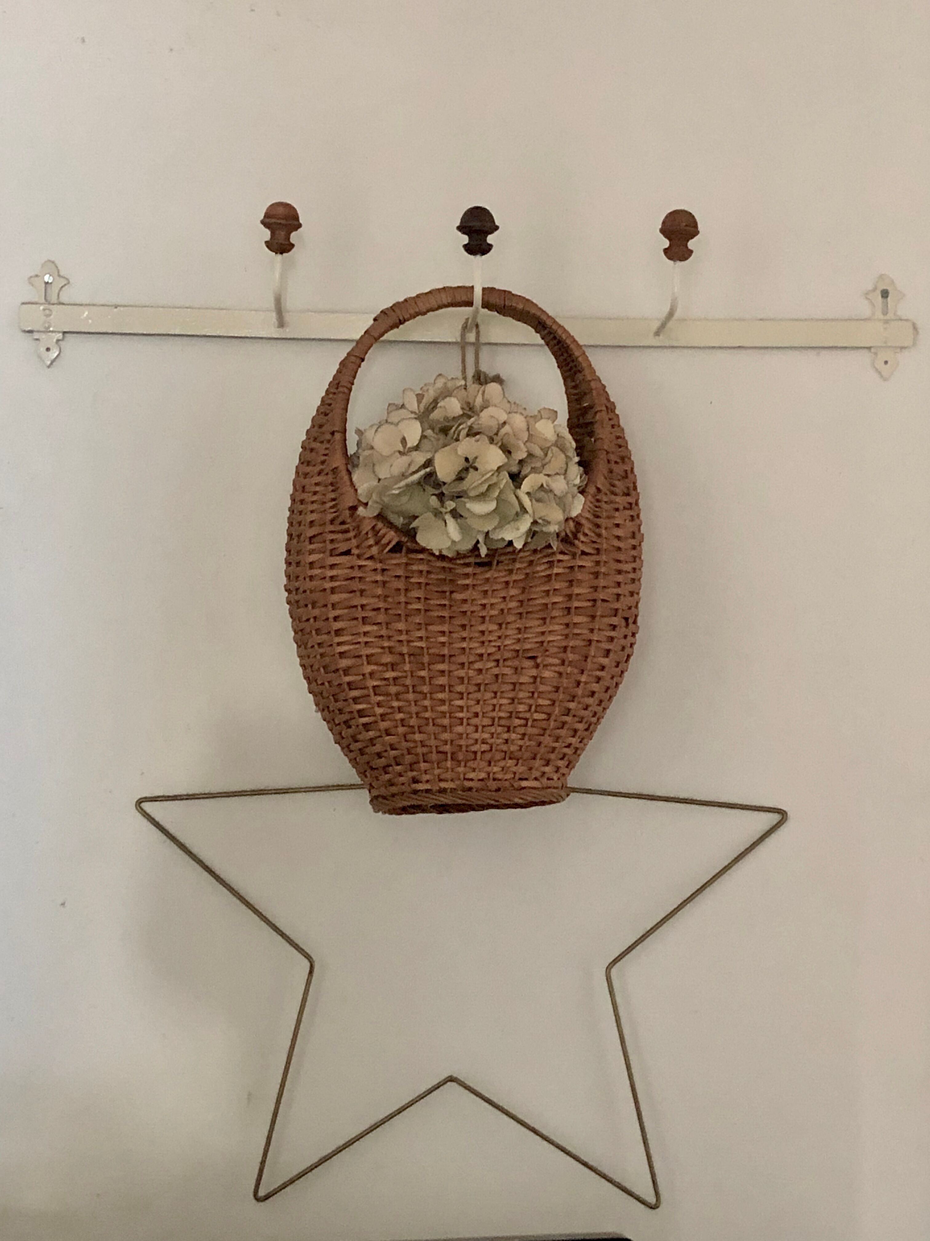 Panier en osier tressé