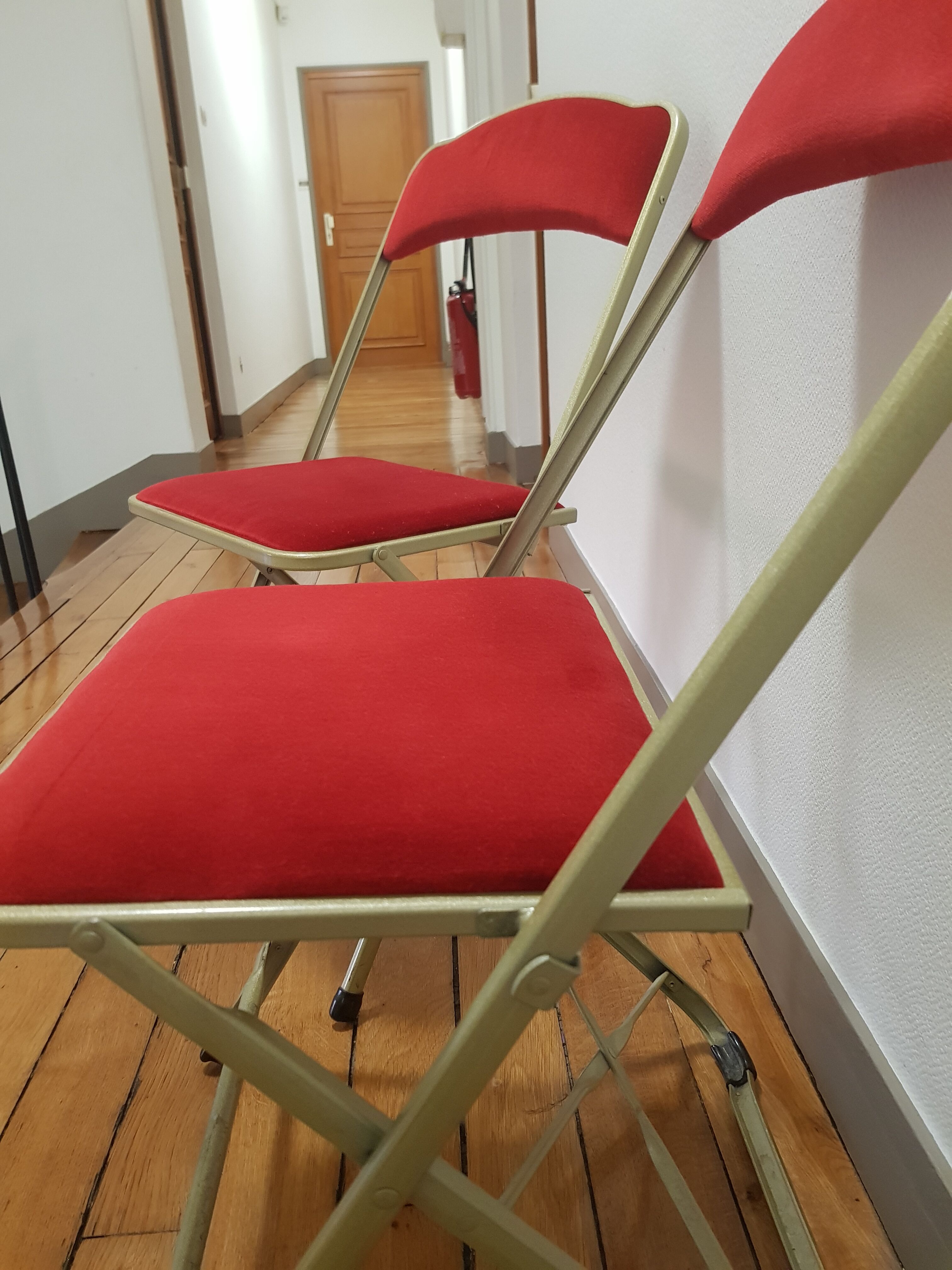 Folding chairs in chaisor velvet