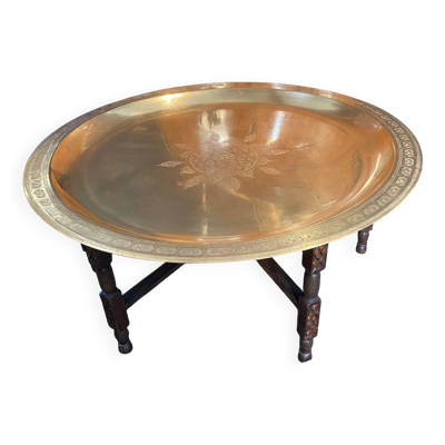 Table basse très grand plateau bronze décor ciselé 100 cm