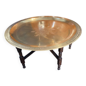 Table basse très grand plateau bronze décor ciselé 100 cm
