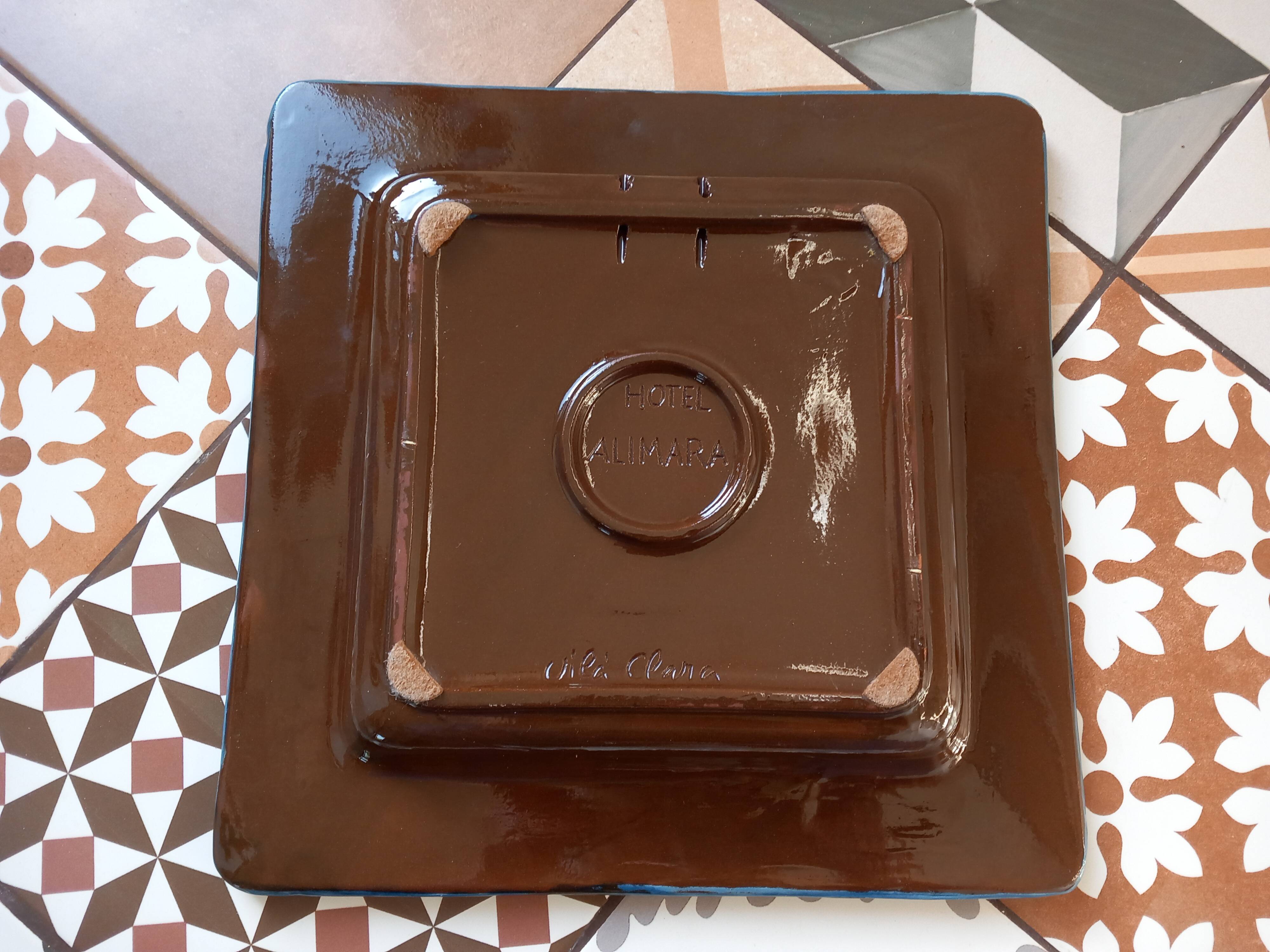 Centrepiece or large ceramic catchall in glazed ceramic signed Vila Clara.