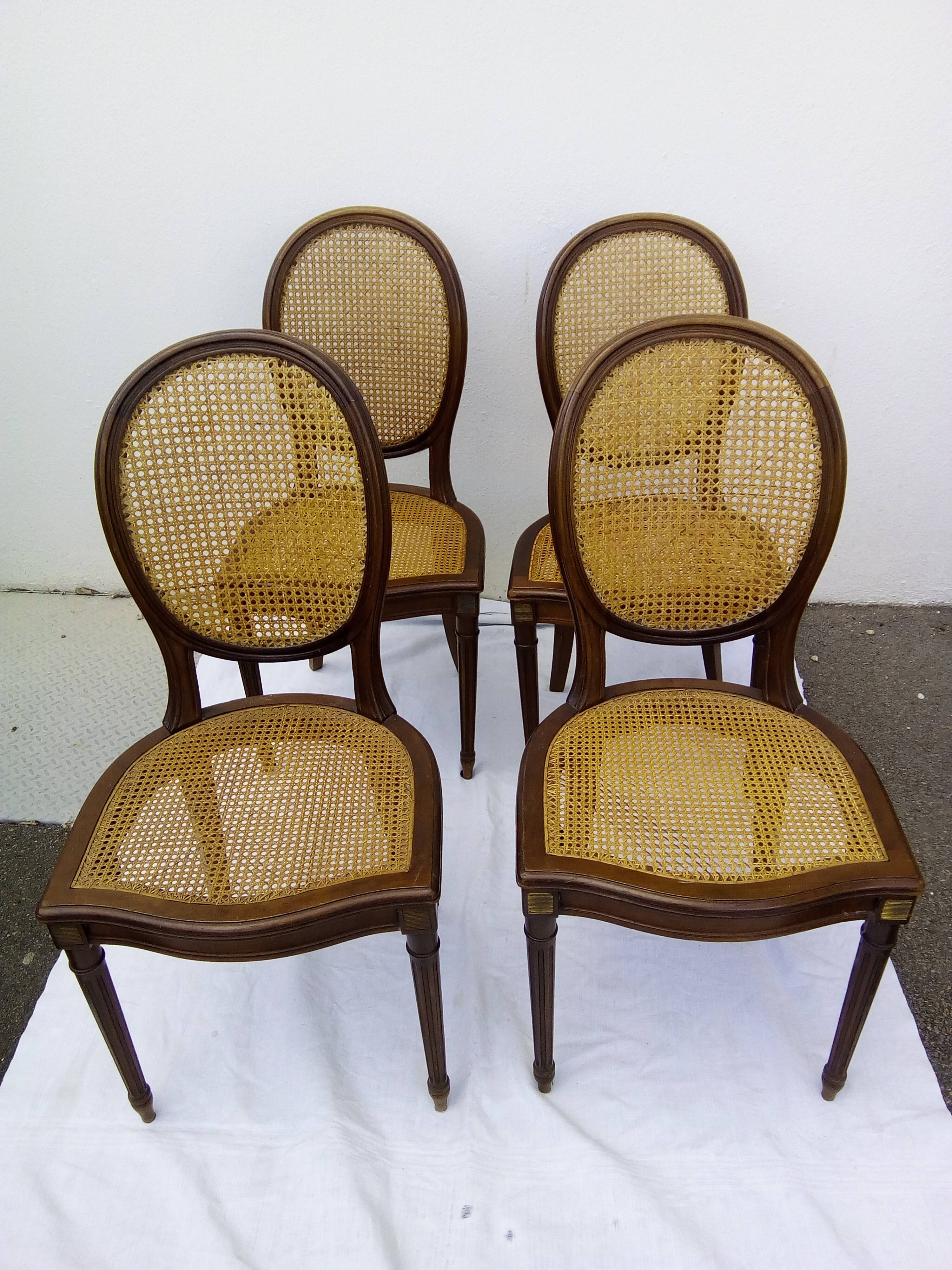 Set de 4 chaises cannées de style Louis XVI