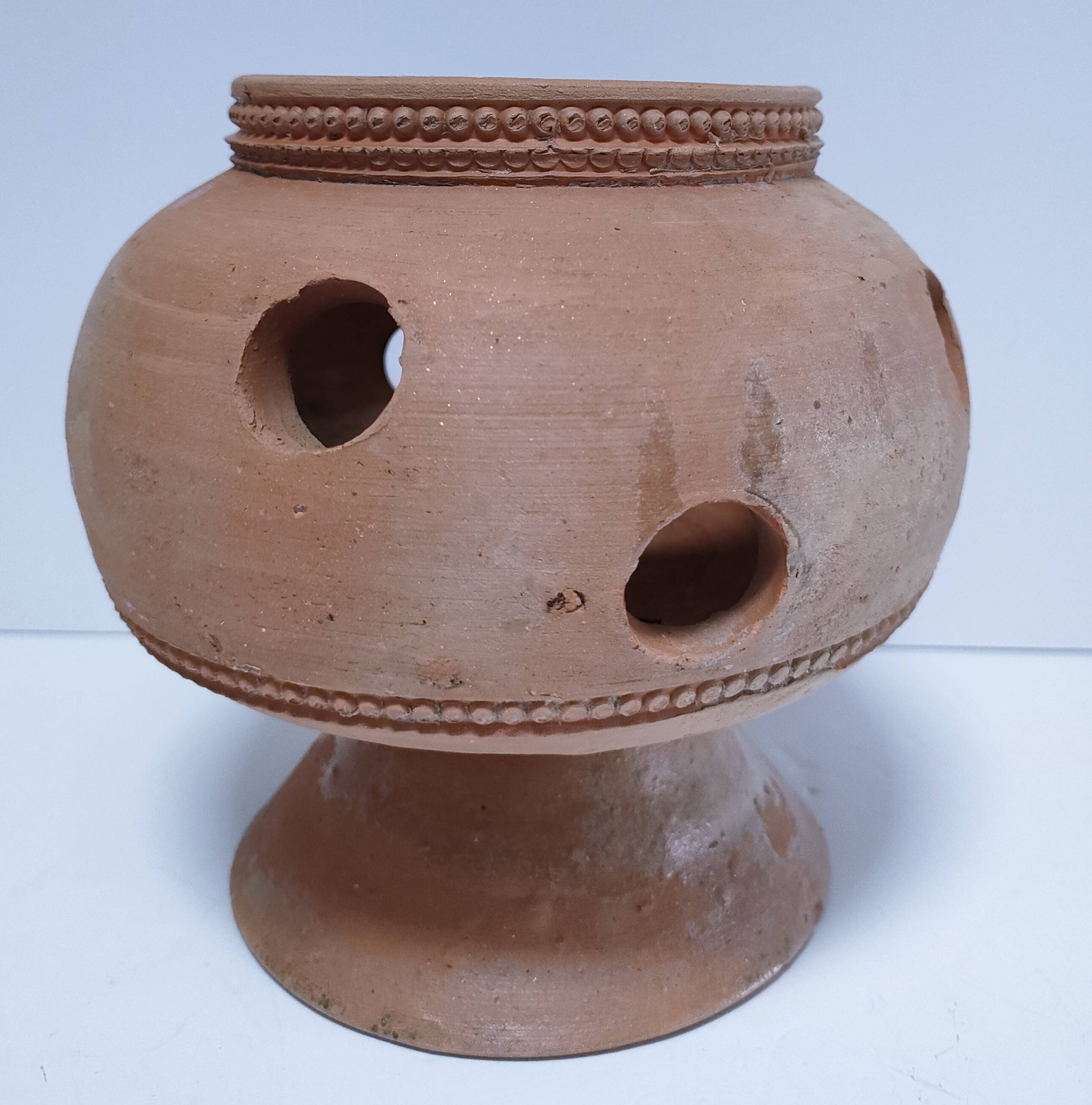 Vintage terracotta bulb pot