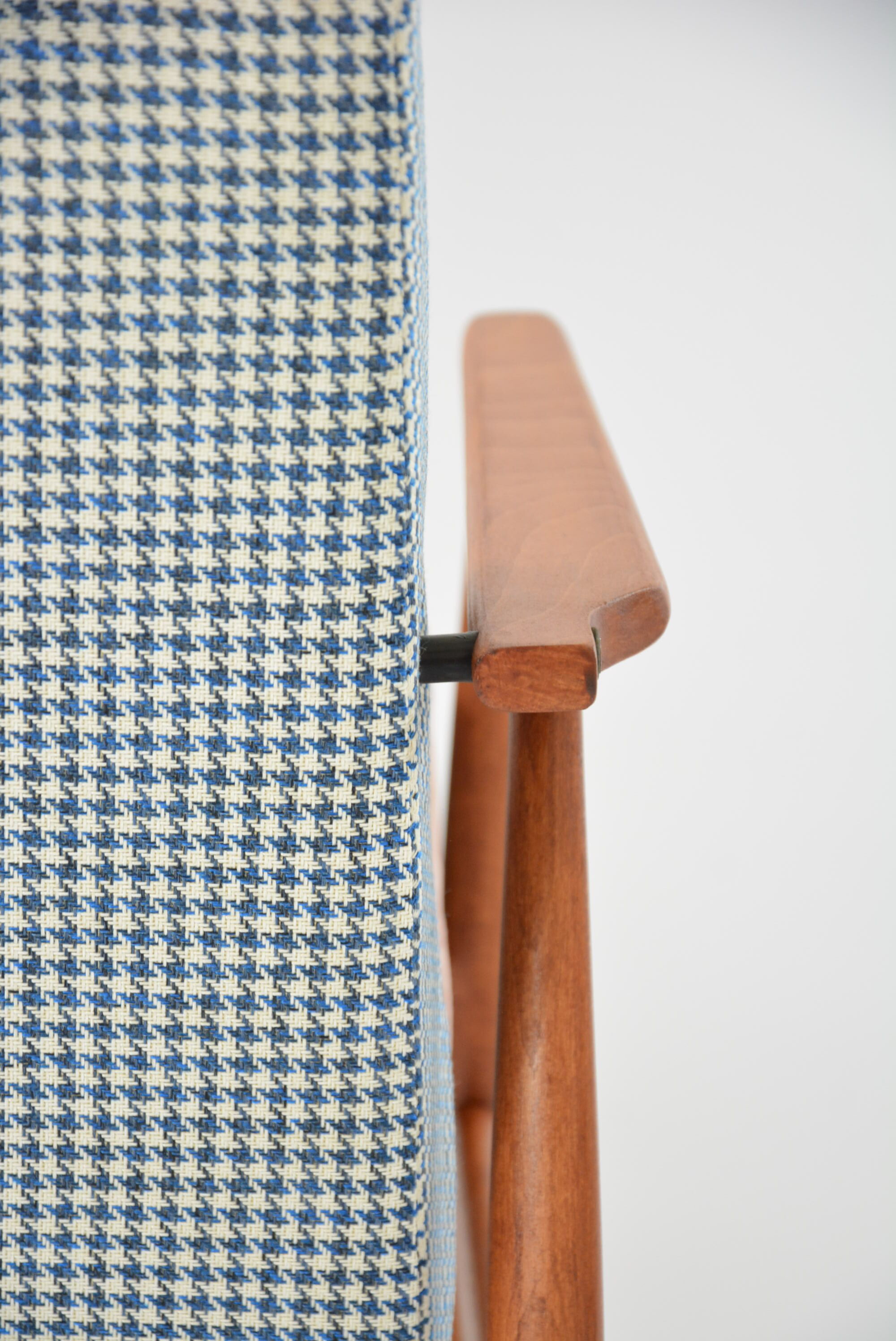 Fox chair blue hen's feet