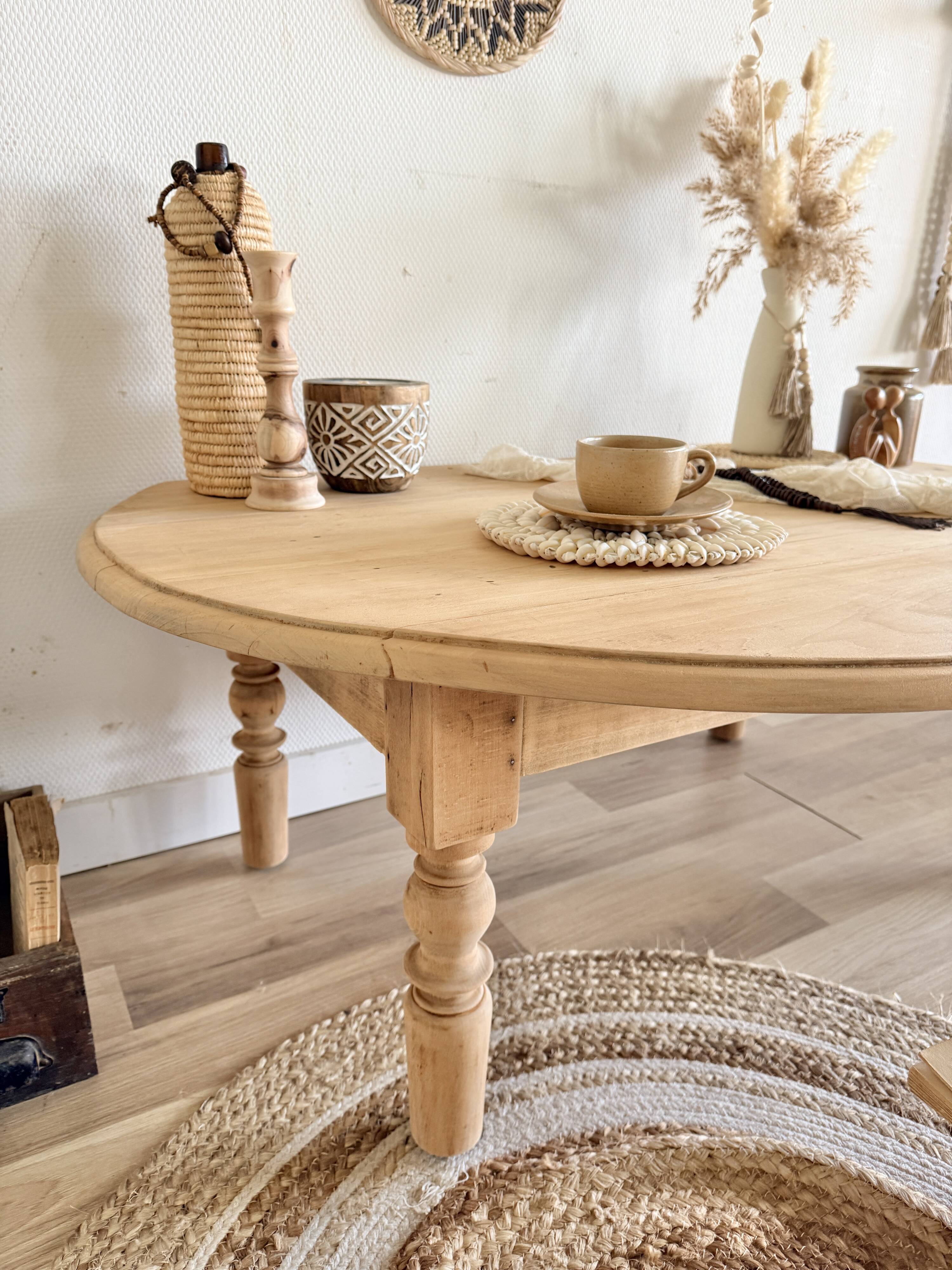 Folding coffee table