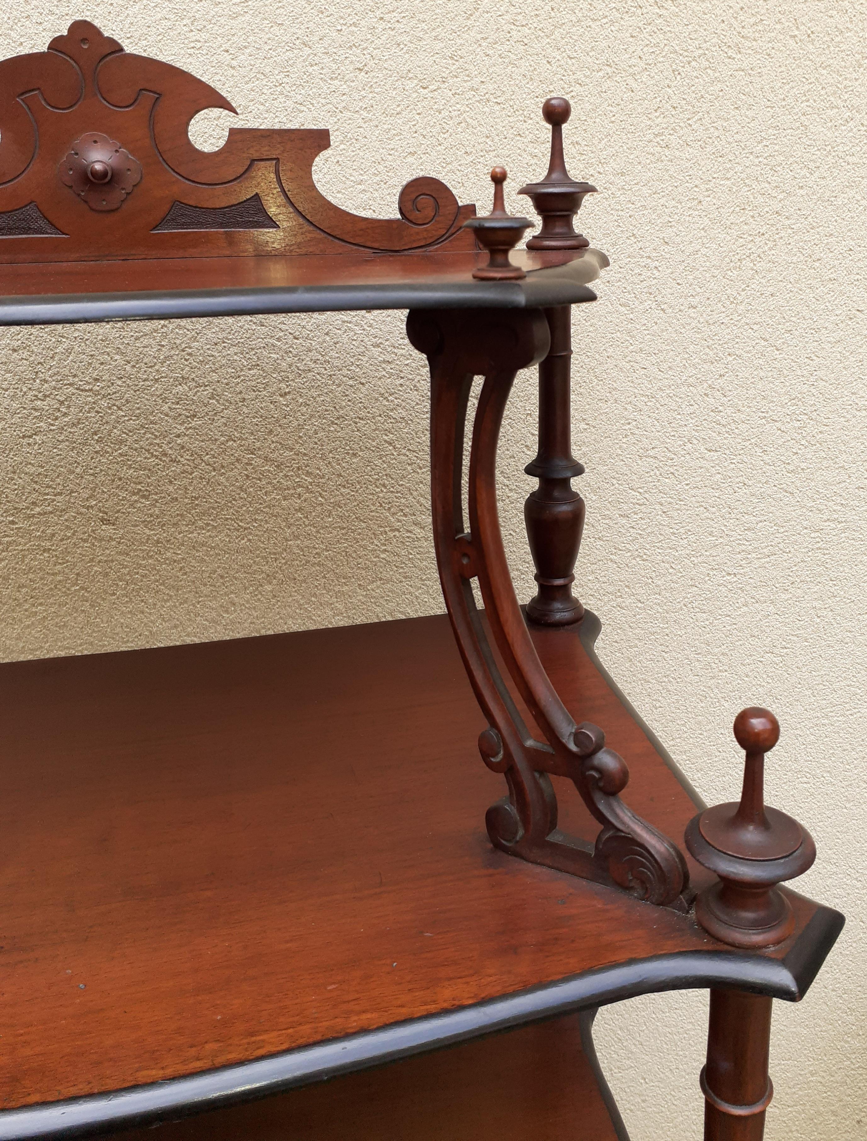 Napoleon III mahogany standing shelf