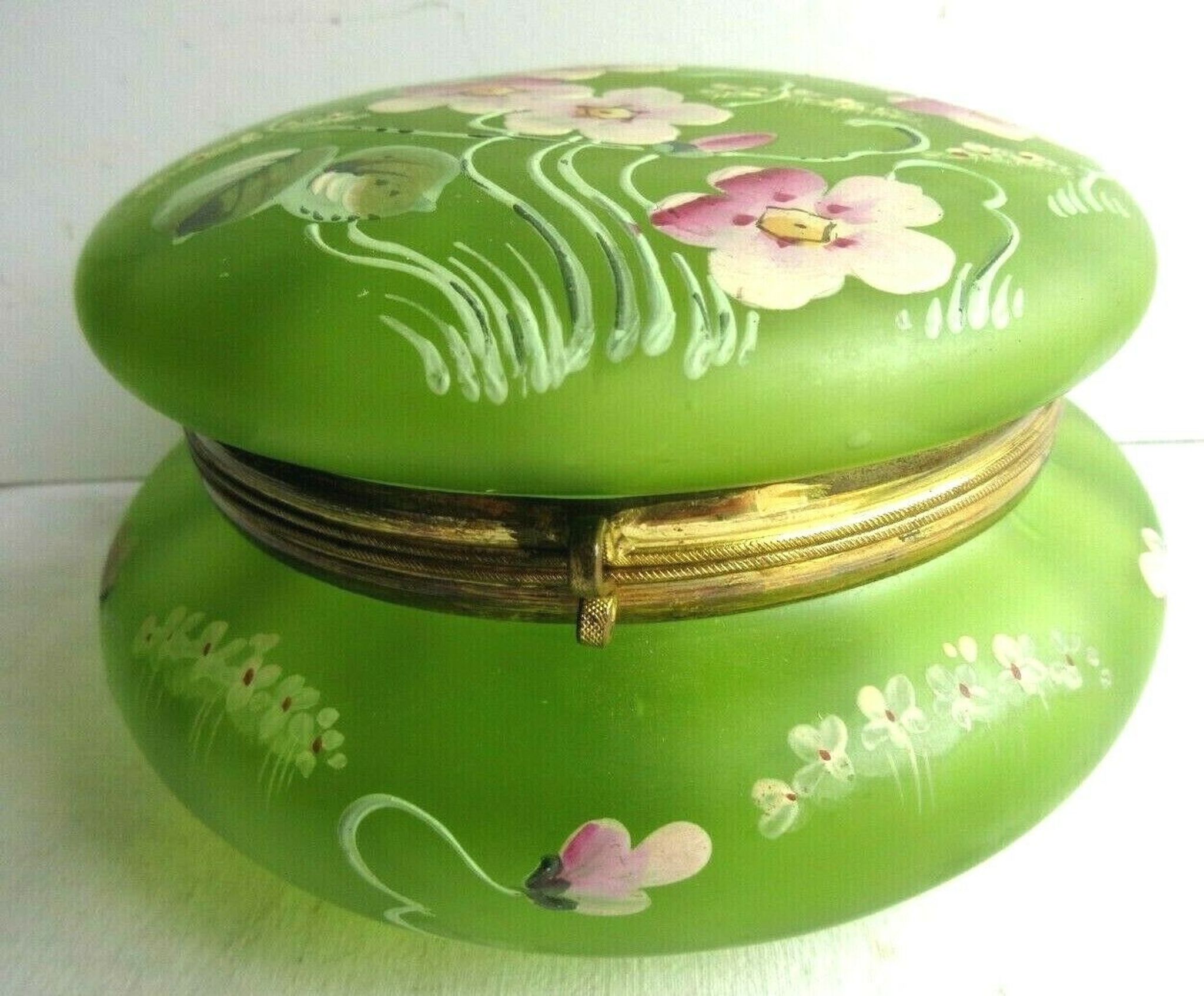 Candy box or jewelry box, Enamelled Art Nouveau glass Legras: Pink flowers