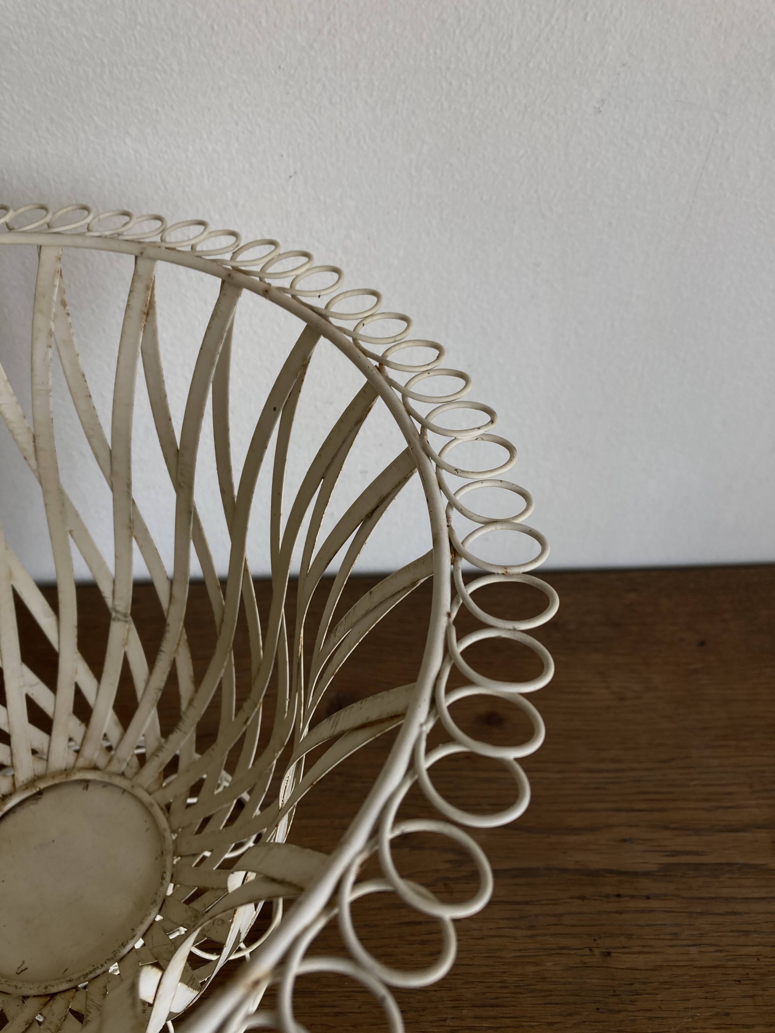XXL Neoclassical Medici-style plant pot in ivory sheet metal