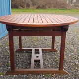 Stretchable garden dining table in solid teak