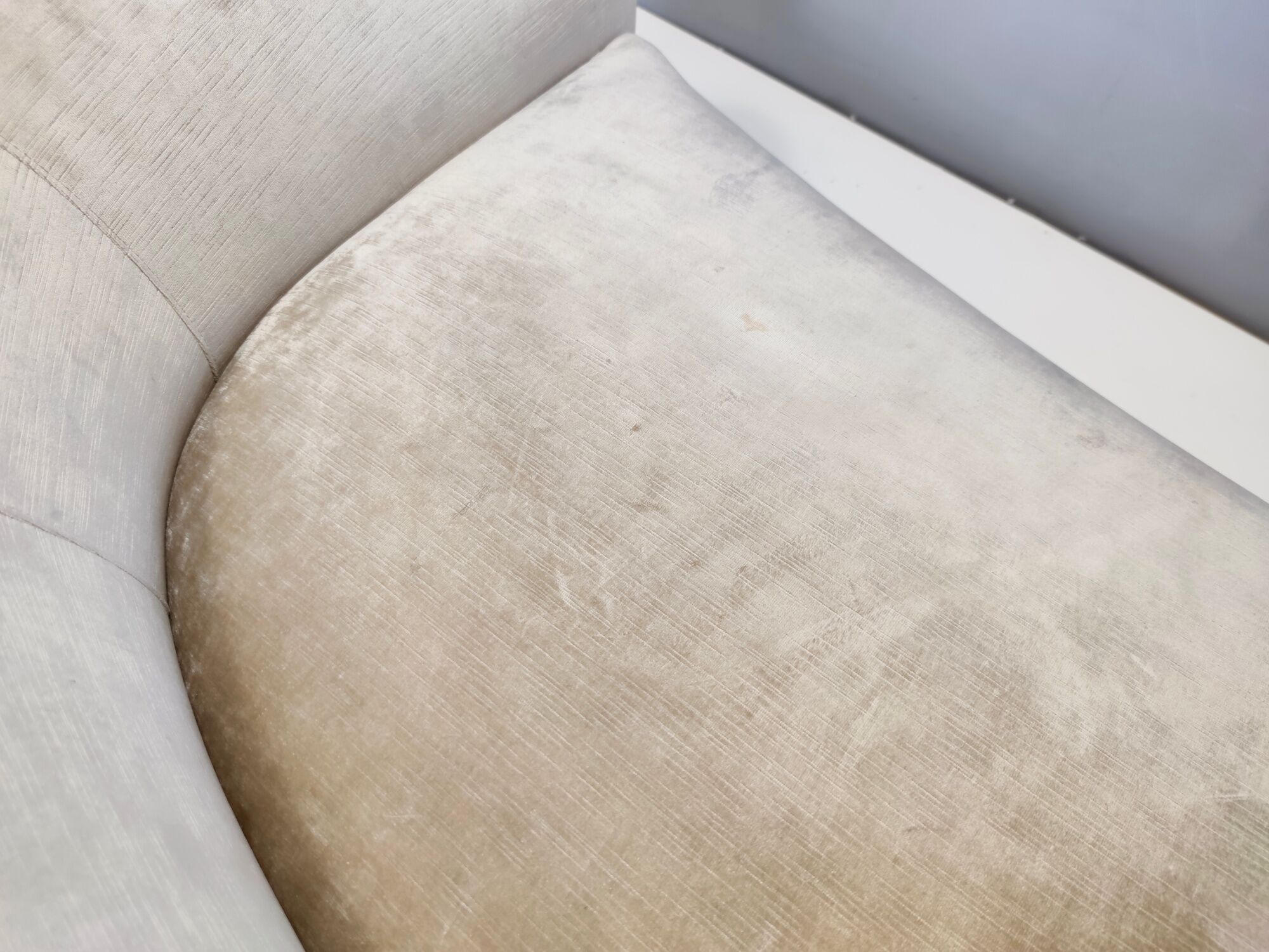 Fairy-tale kidney bean beige velvet sofa, italy