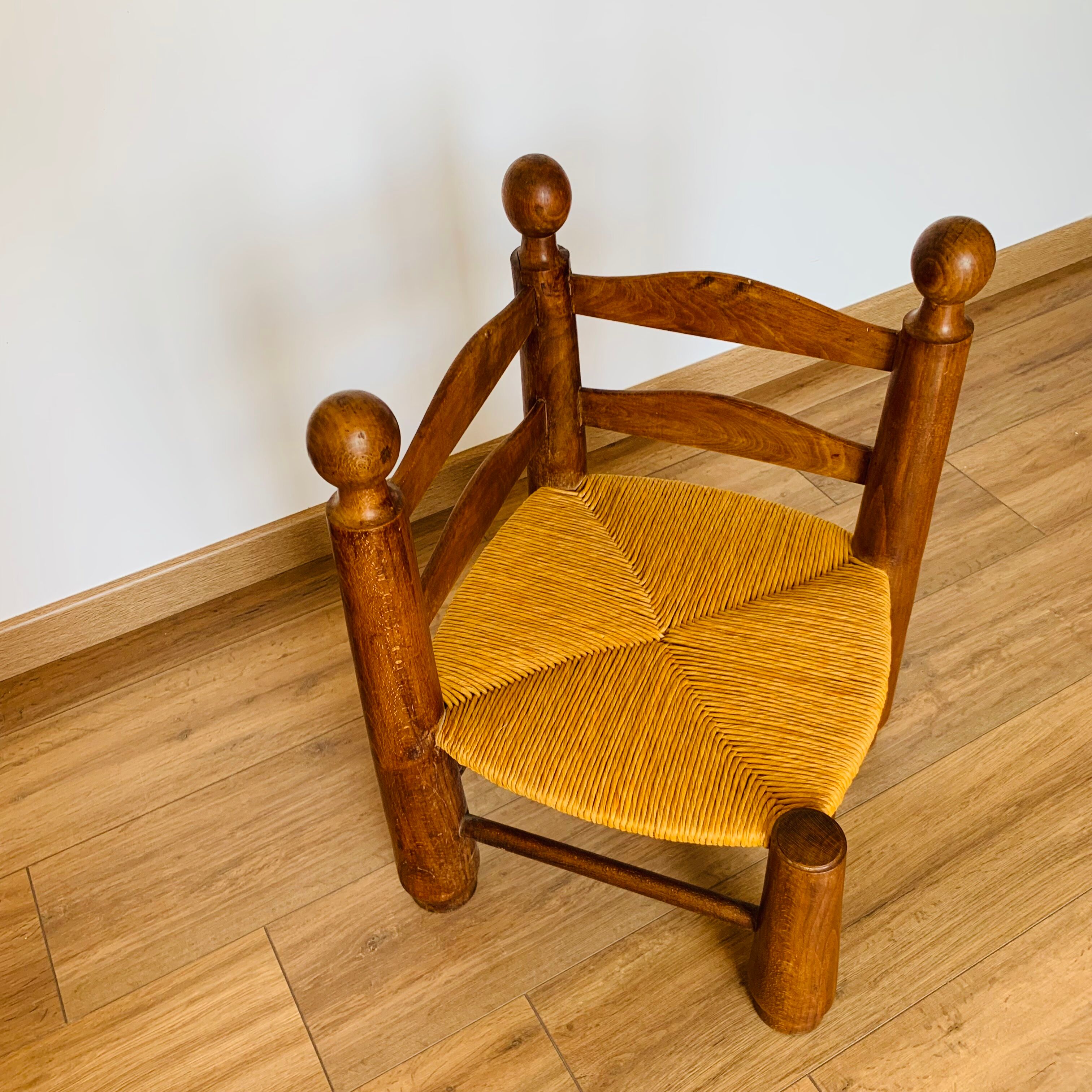 Corner chair wood and straw