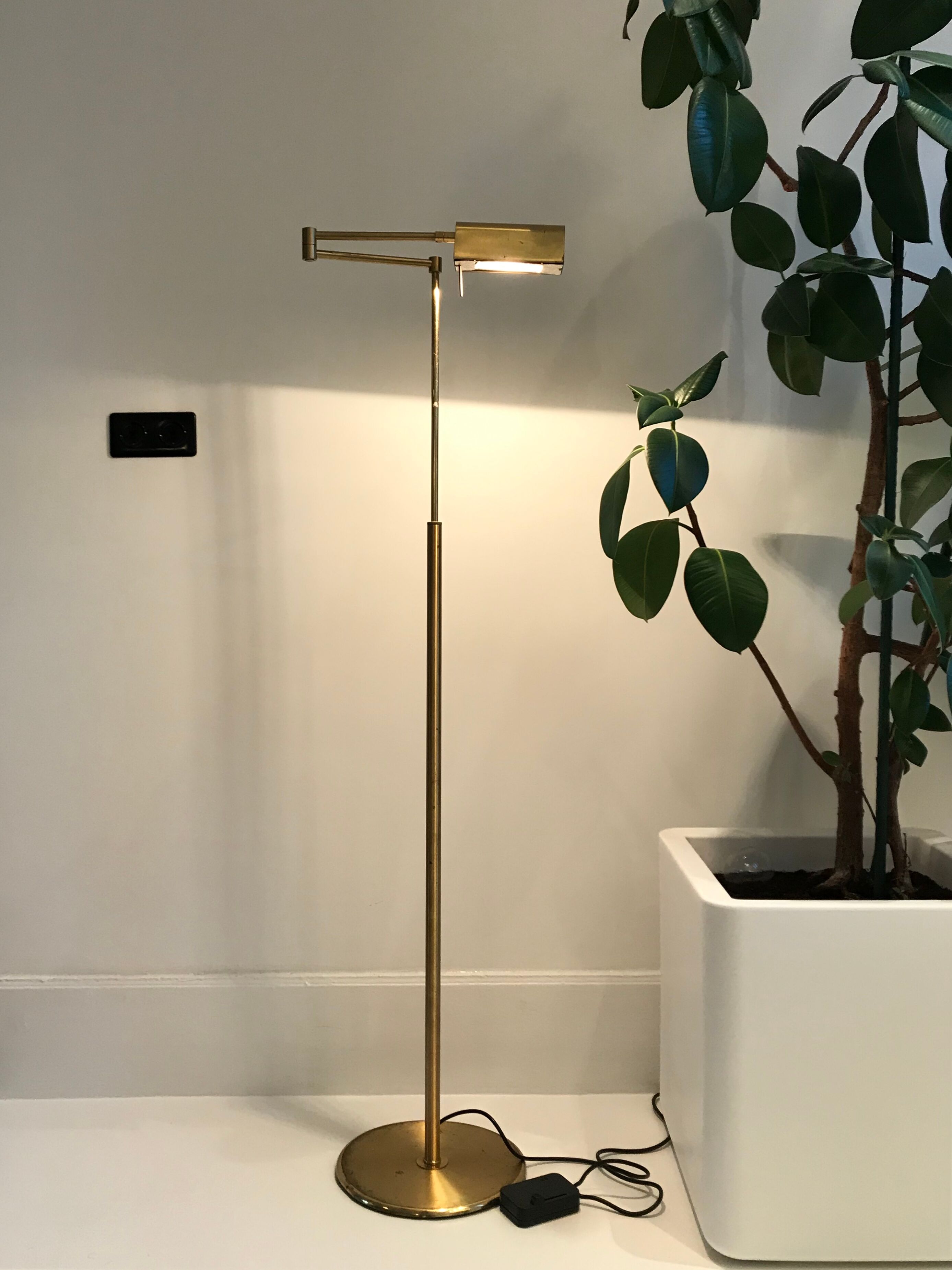 Brass reader lamppost