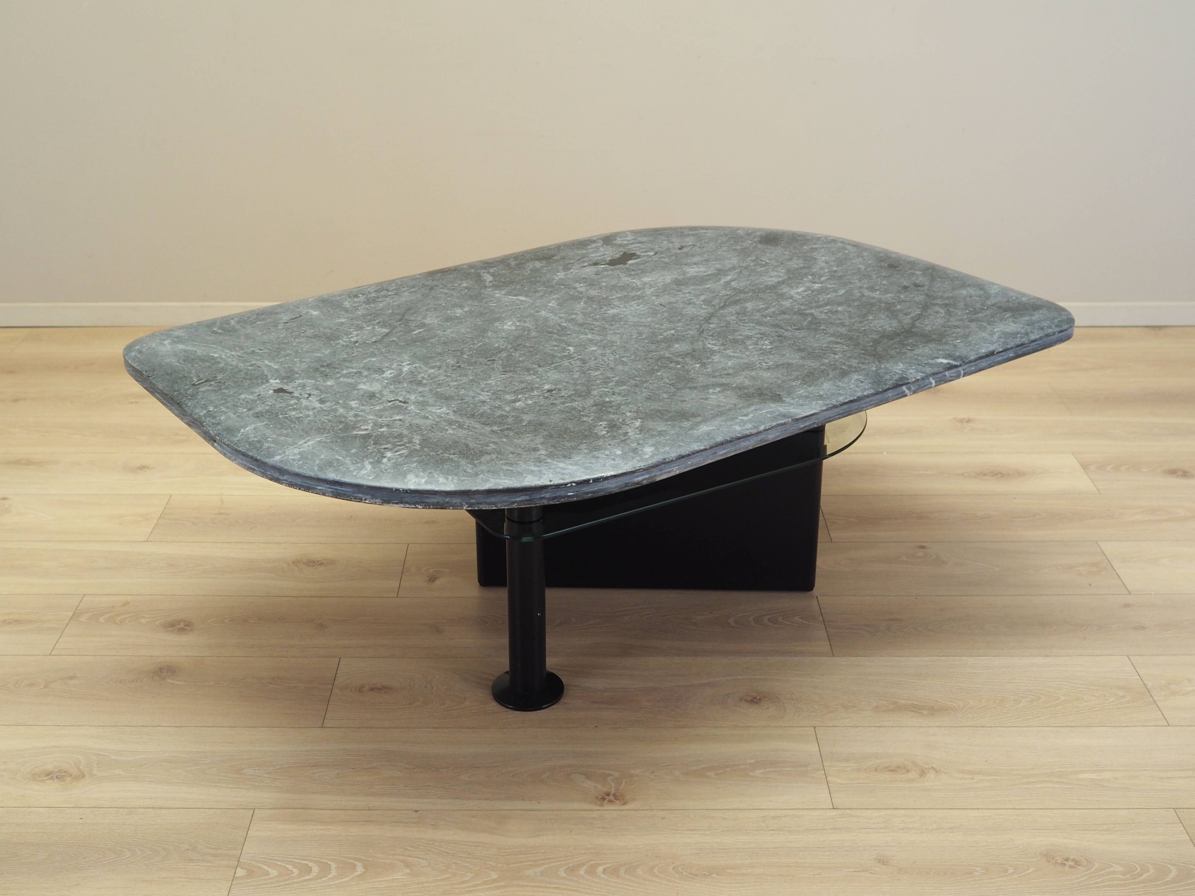 Coffee table, Italian design, 1980s, production: Italy