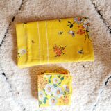 Tablecloth and 6 matching towels, flowers