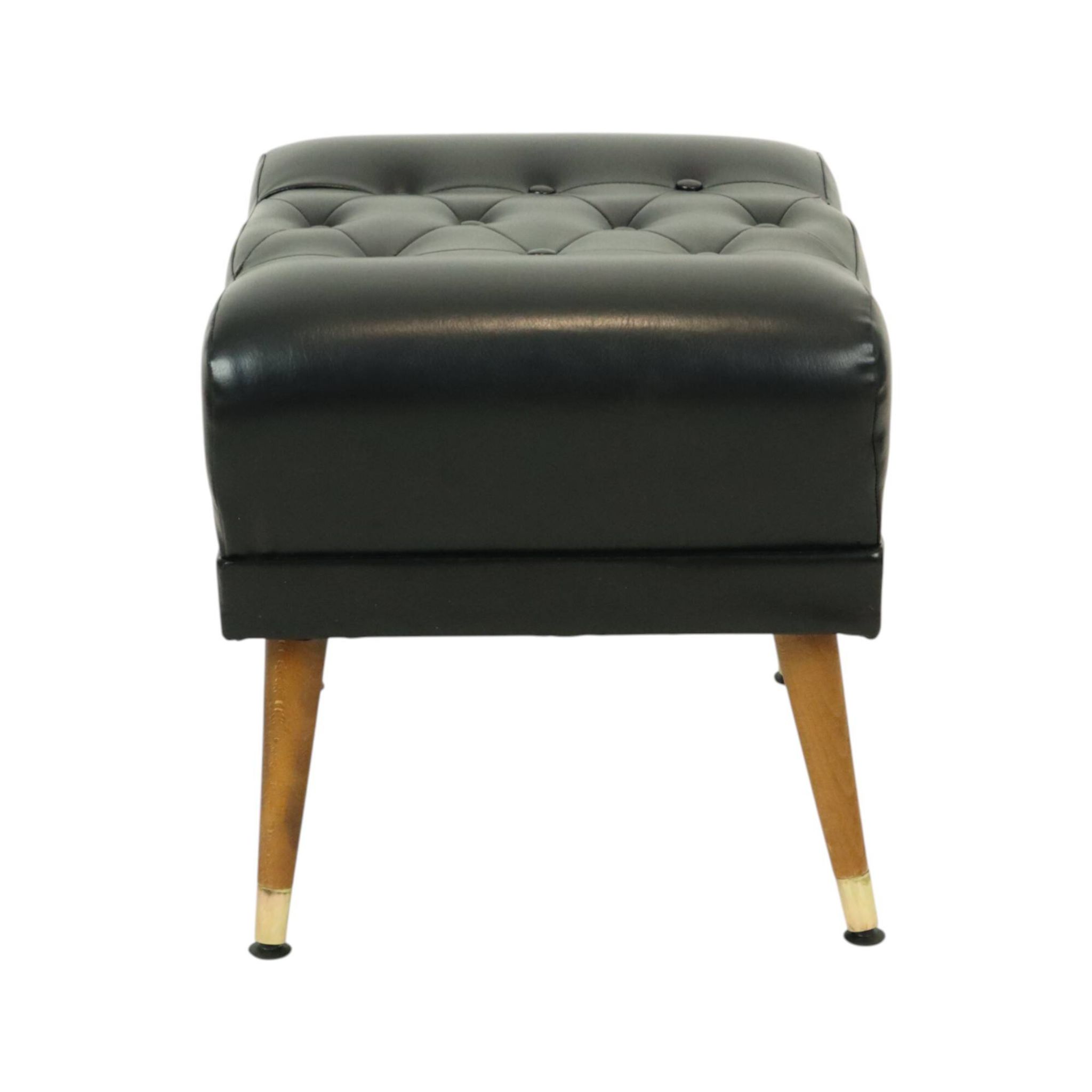 Pouf noir vintage pieds coniques style Chesterfield en skaï