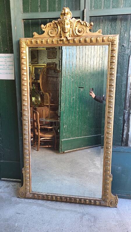 LARGE GOLDEN BEVELLED MIRROR WITH HEAD REF JE
