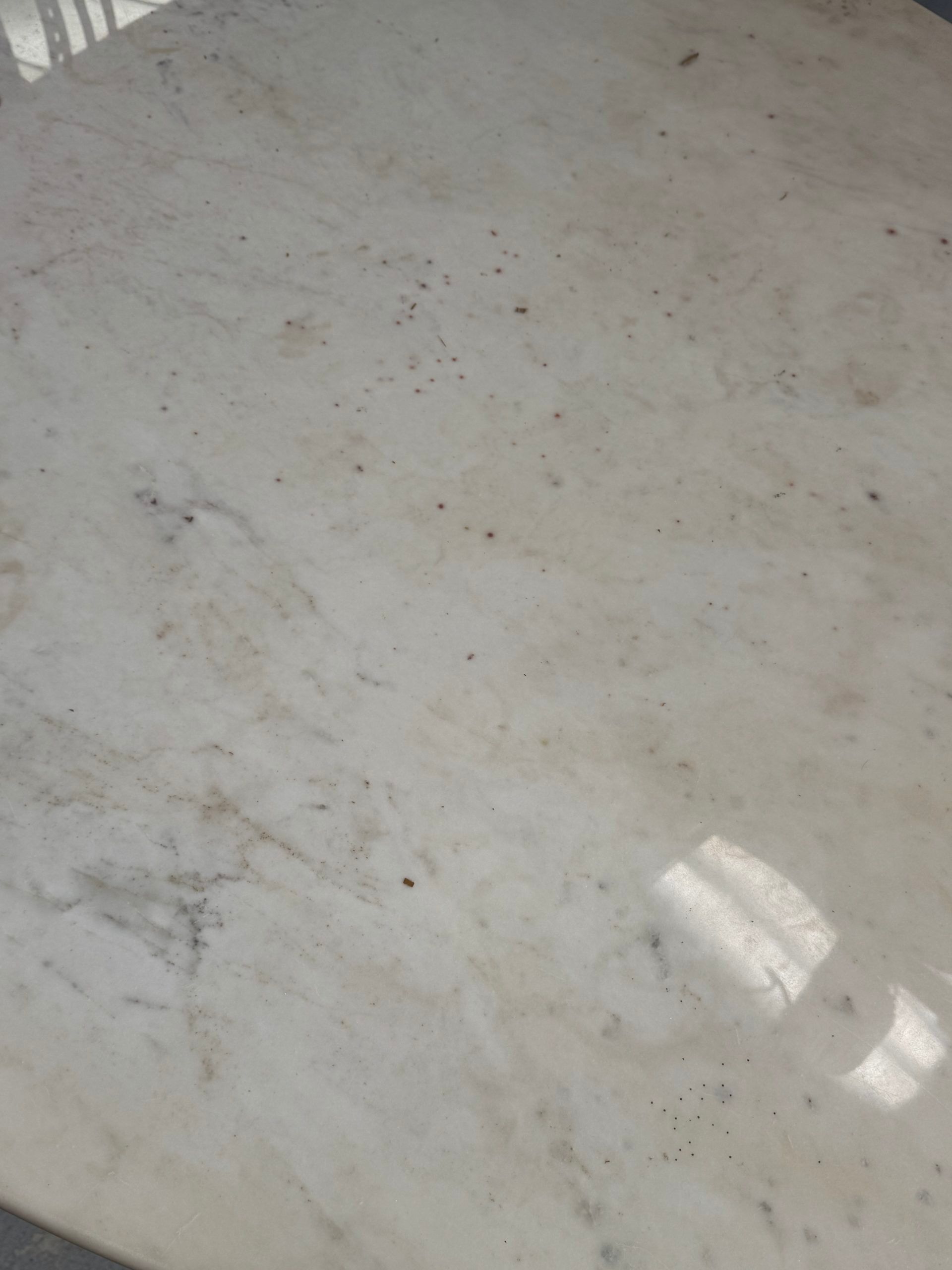 Table ovale en marbre