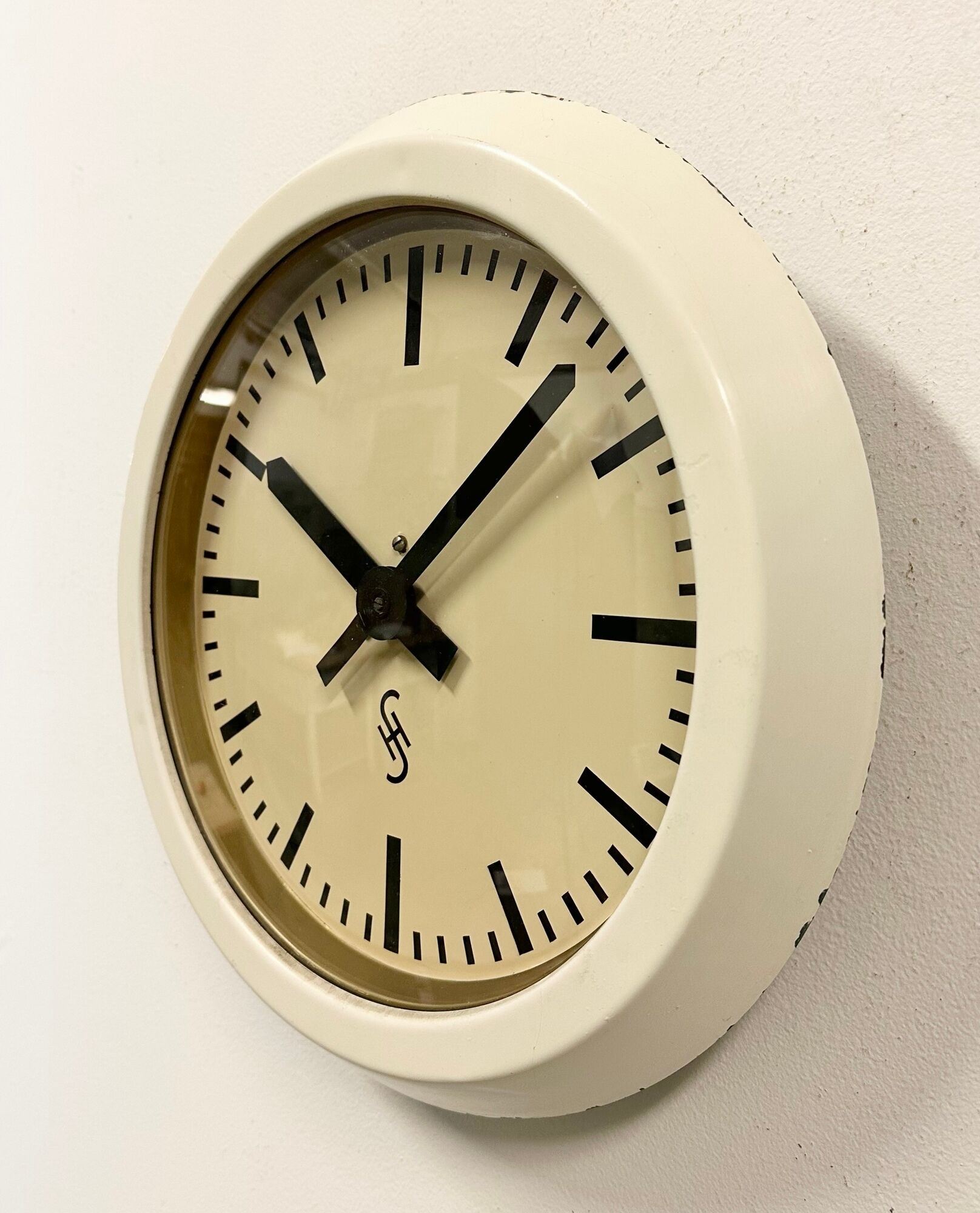 Beige industrial factory wall clock from Siemens, 1950s