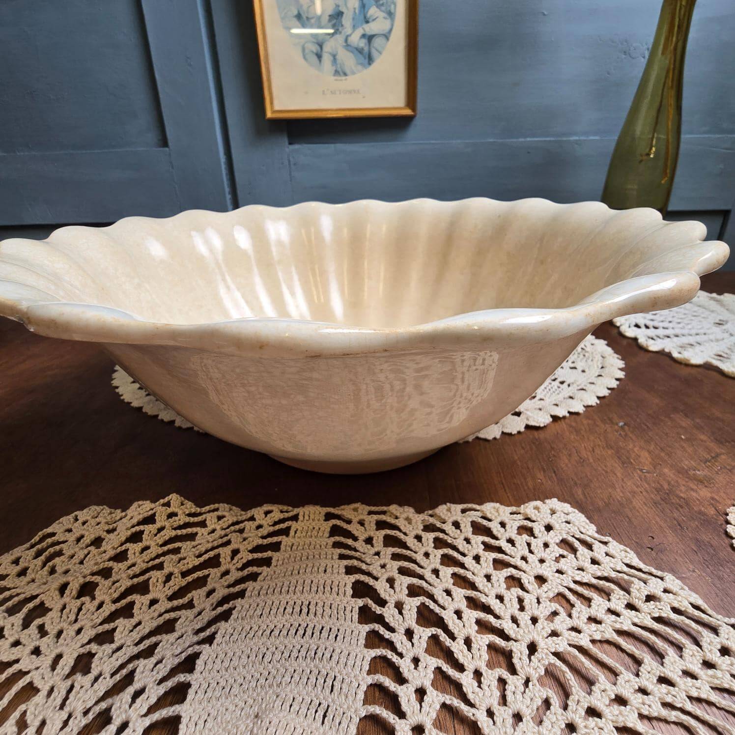 Antique salad bowl by Jules Vieillard & Cie Bordeaux, shell shape – 19th century