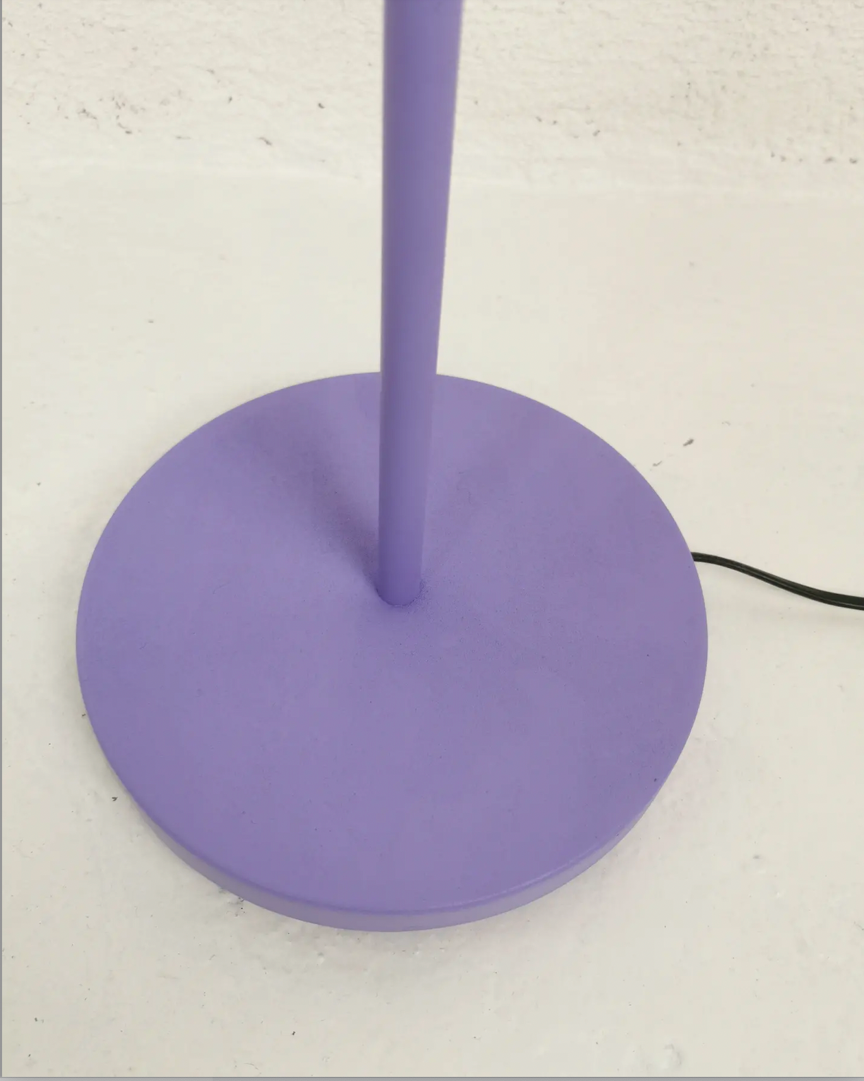 Upcycled floor lamp lilac 80's style Memphis