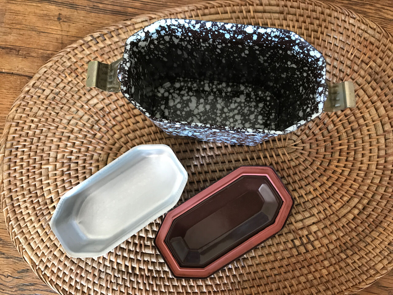 Canteen in vintage enamelled sheet metal