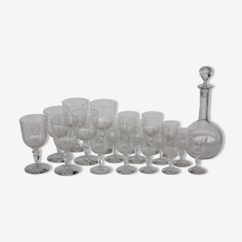 Service 19 pièces en cristal taillé de Baccarat modèle Nemours