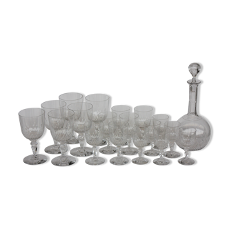 Service 19 pièces en cristal taillé de Baccarat modèle Nemours