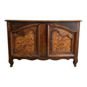 Meuble de rangement ancien en noyer et loupe de noyer