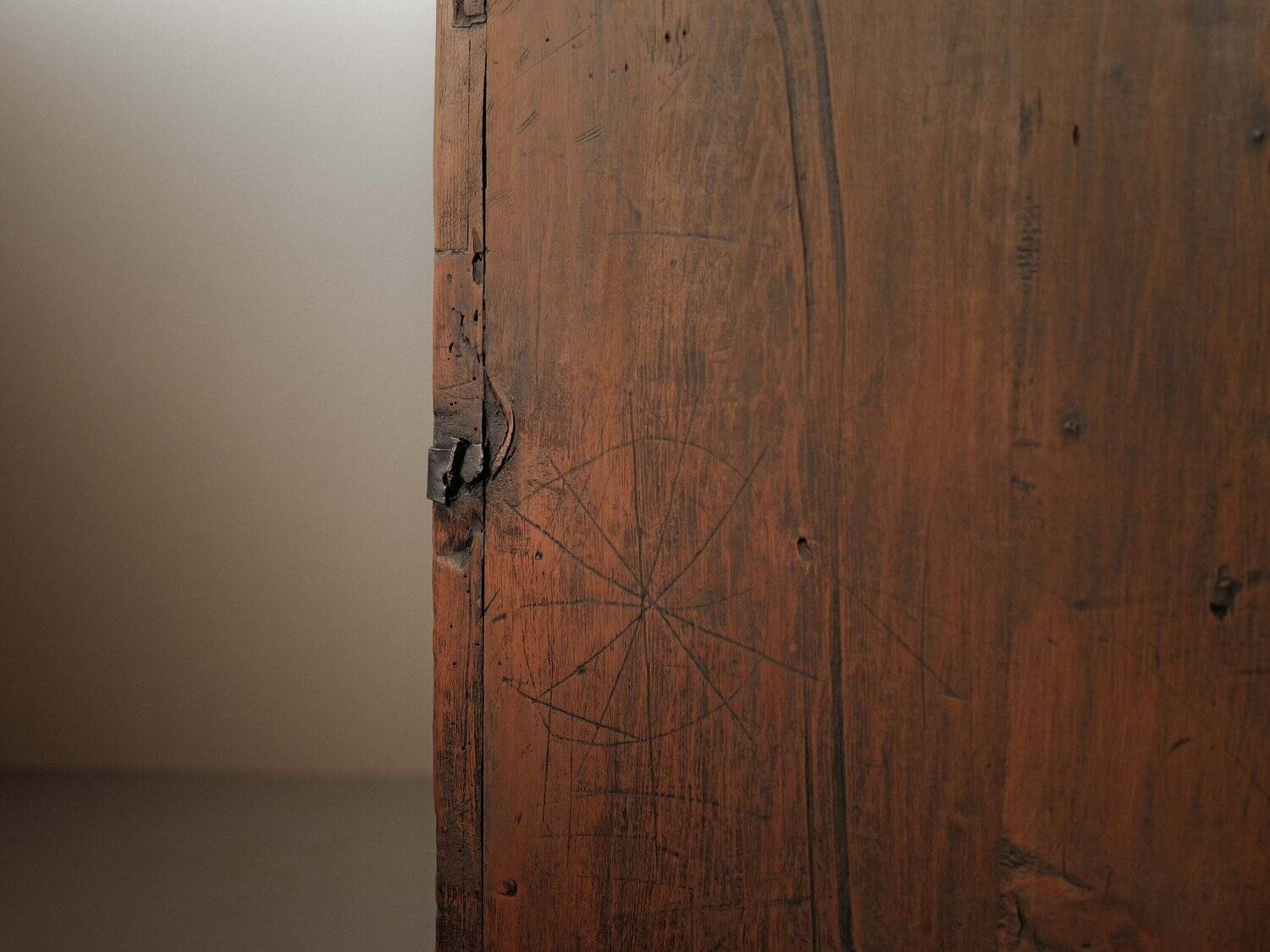 Bonnetière alpine en sapin – Piémont, XVIIIᵉ siècle, art populaire