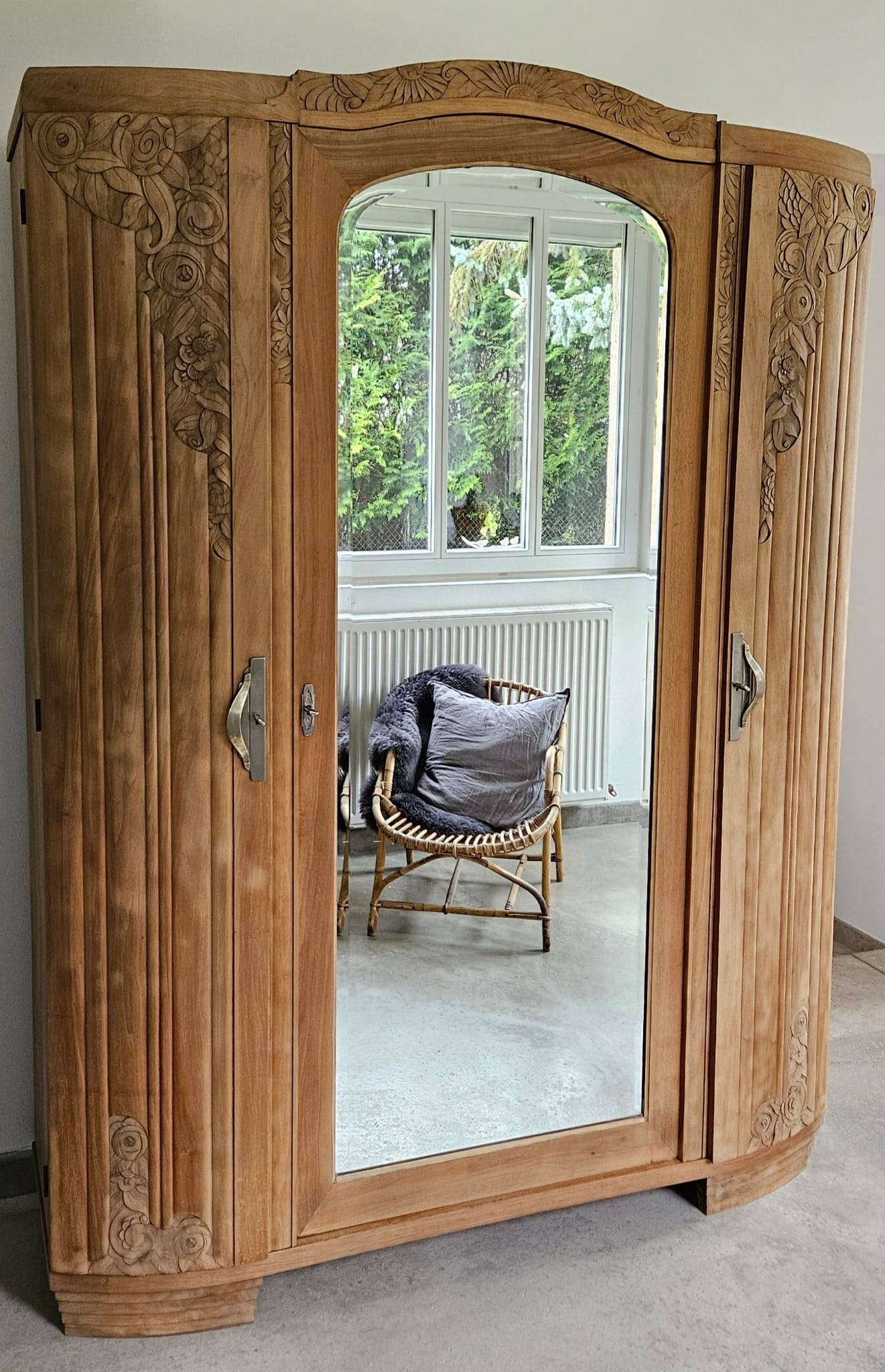 Armoire Art déco, 3 portes, 1 miroir, sablée
