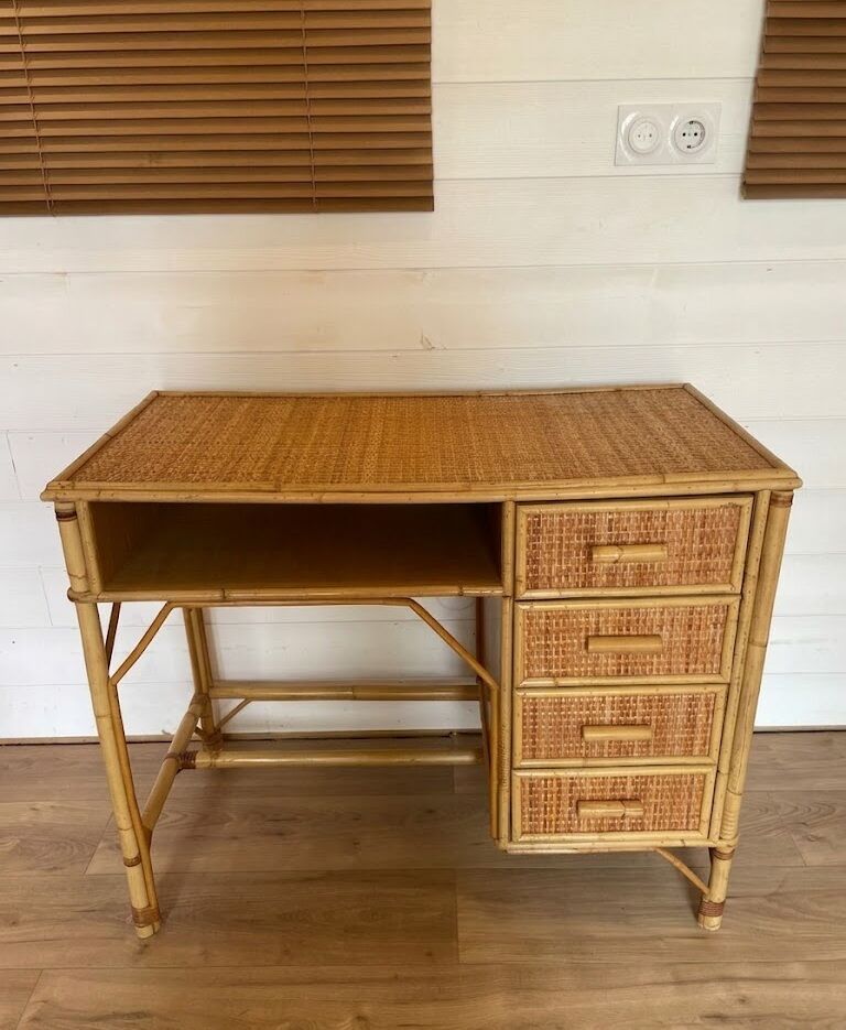 Vintage rattan and woven wicker desk with 4 drawers – Centrepiece – Style