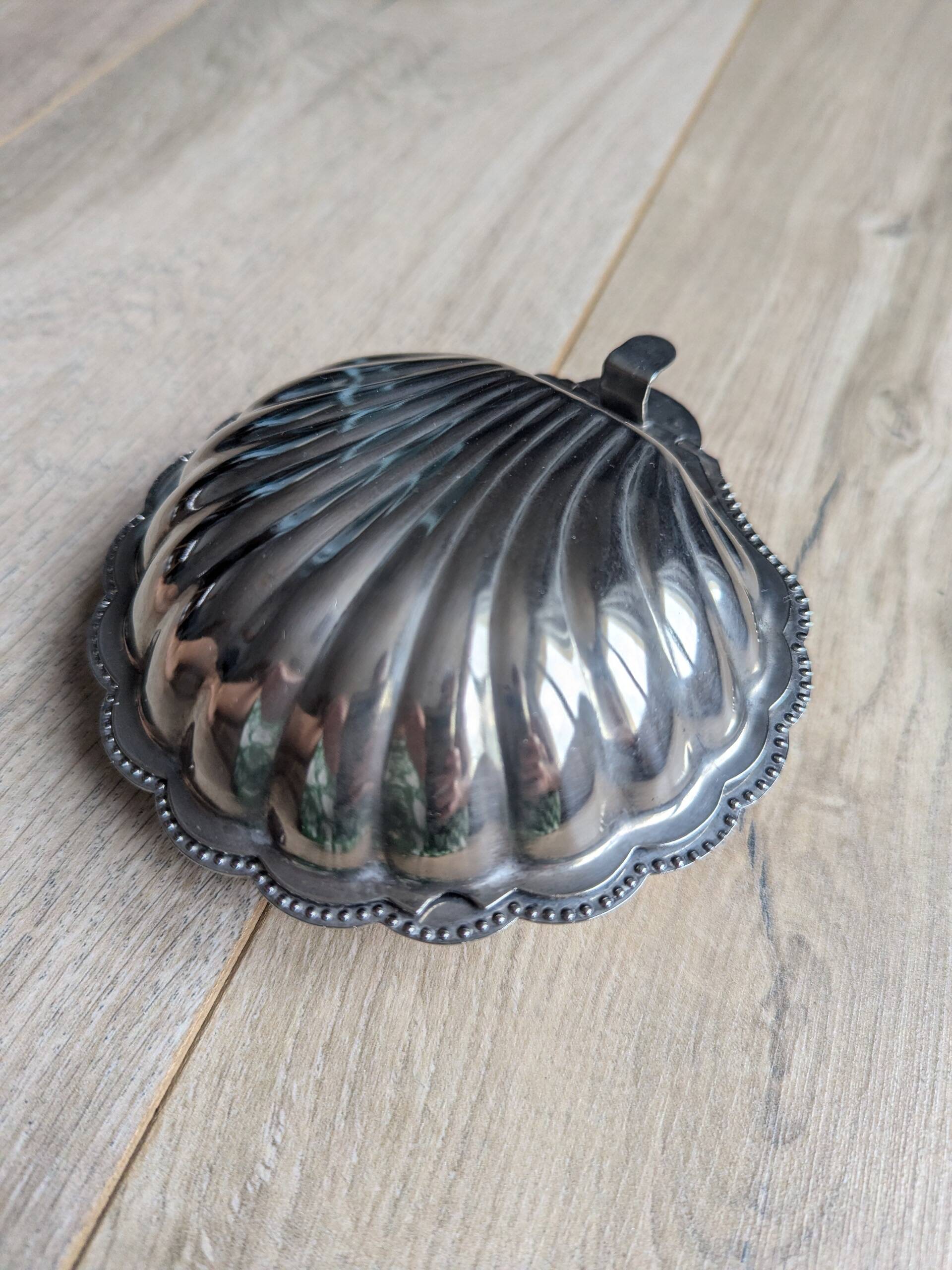 Shell ashtray - scallop shell
