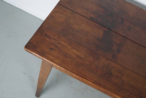 Table à manger antique de ferme rustique française du 19ème siècle en bois fruitier