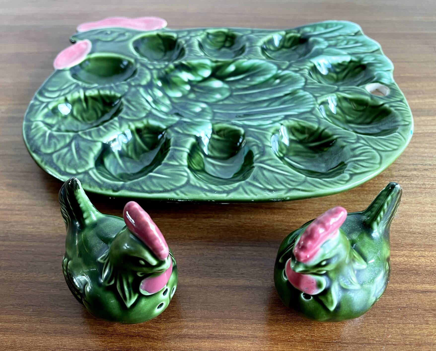 Assiette à œufs farcis en majolique verte en forme de coq, support à œufs pour 10 œufs