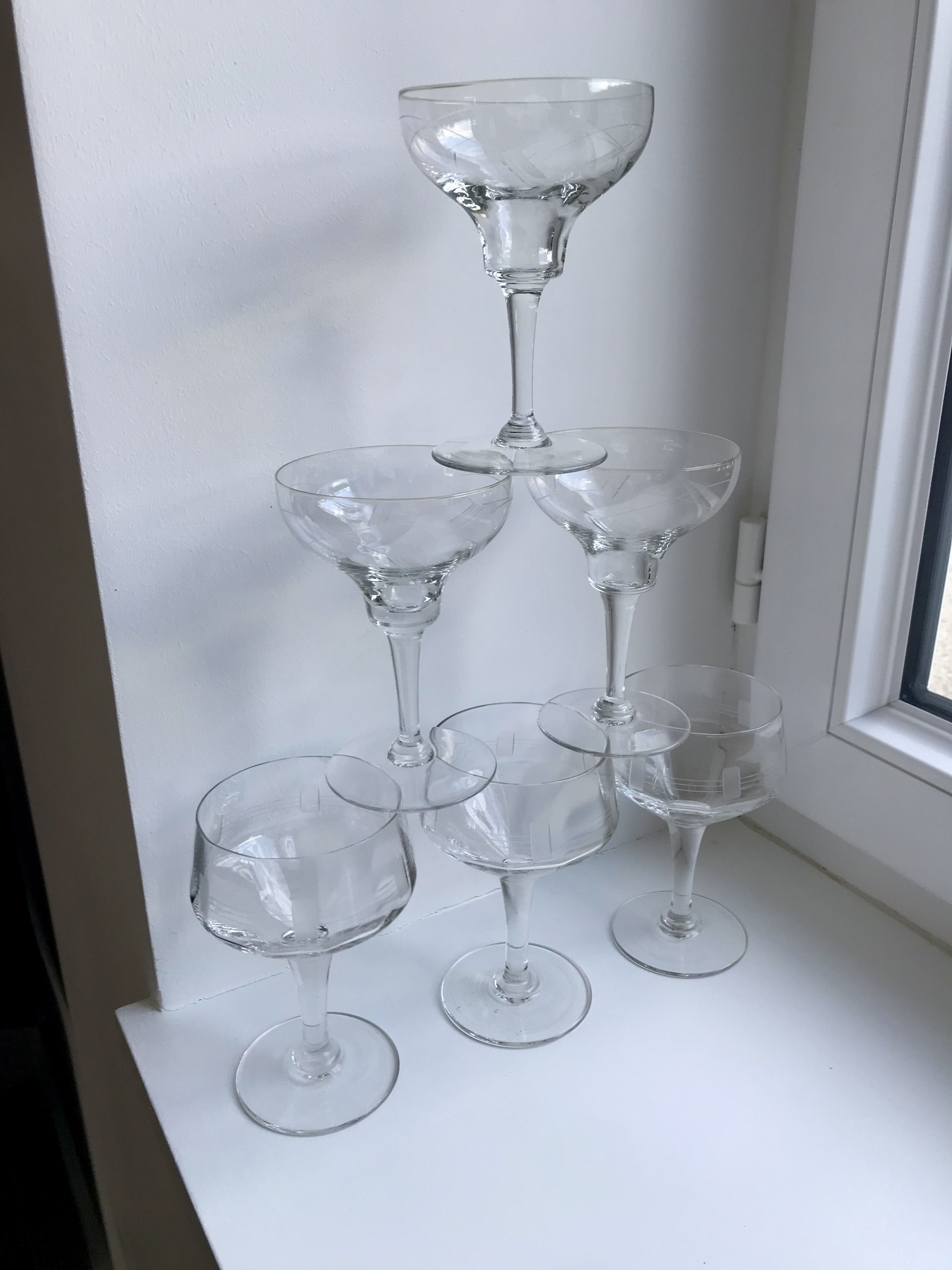 Set of 6 champagne glasses in crystal engraved Art Deco 30s