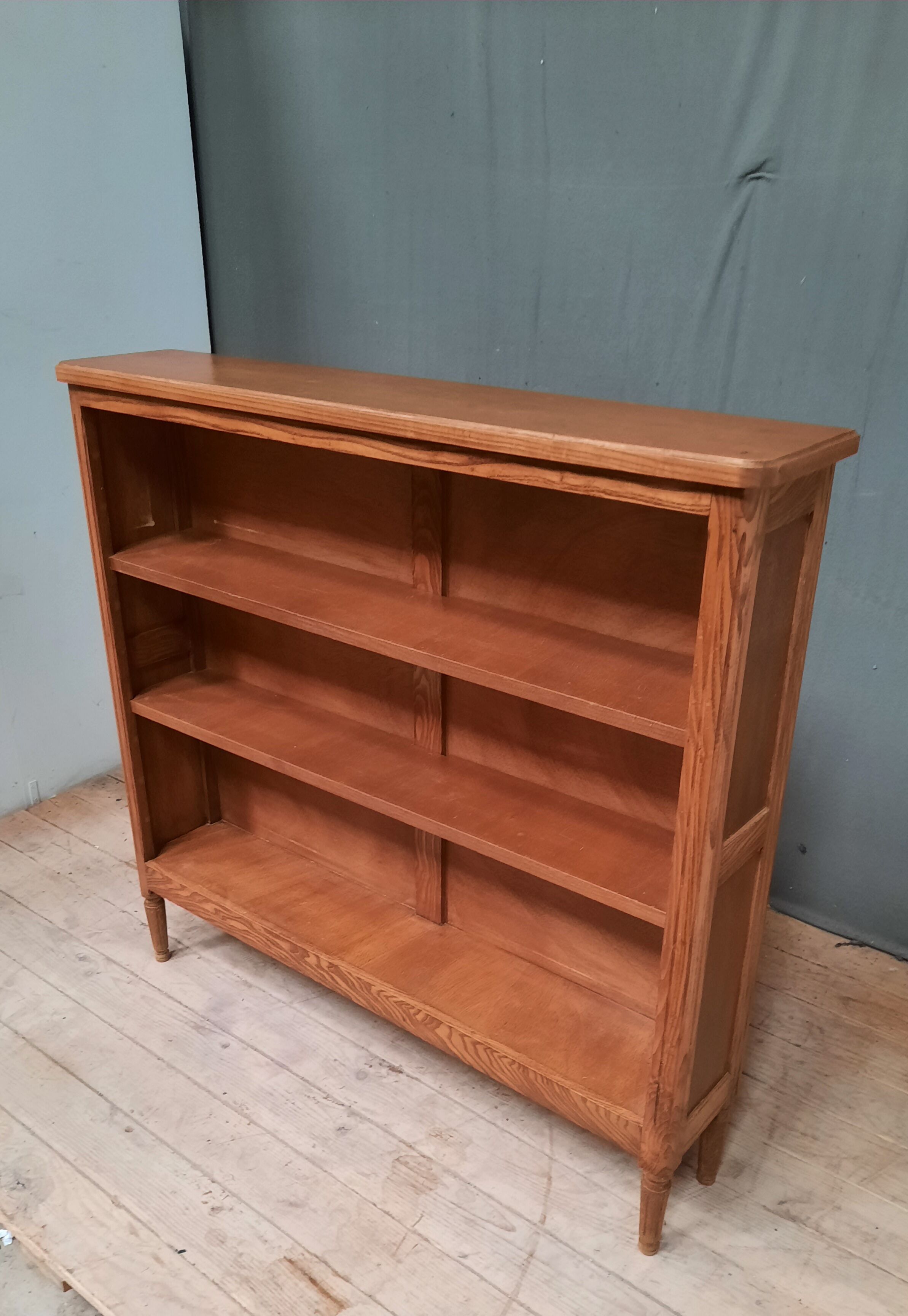 Floor on solid wood stand