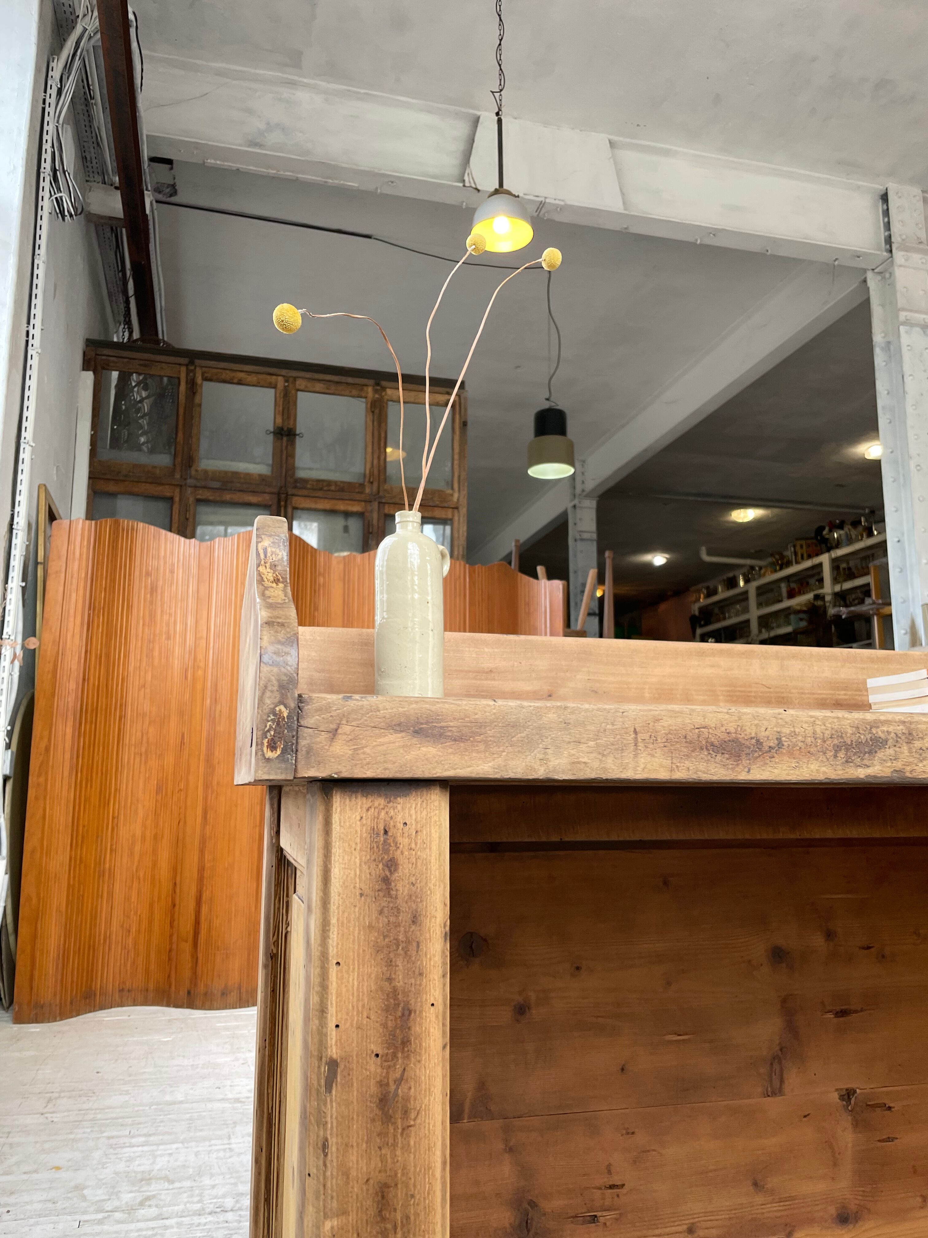 Trading counter central island pine