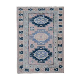 Tapis bleu turc de Kars, années 1970 95 x 137 cm