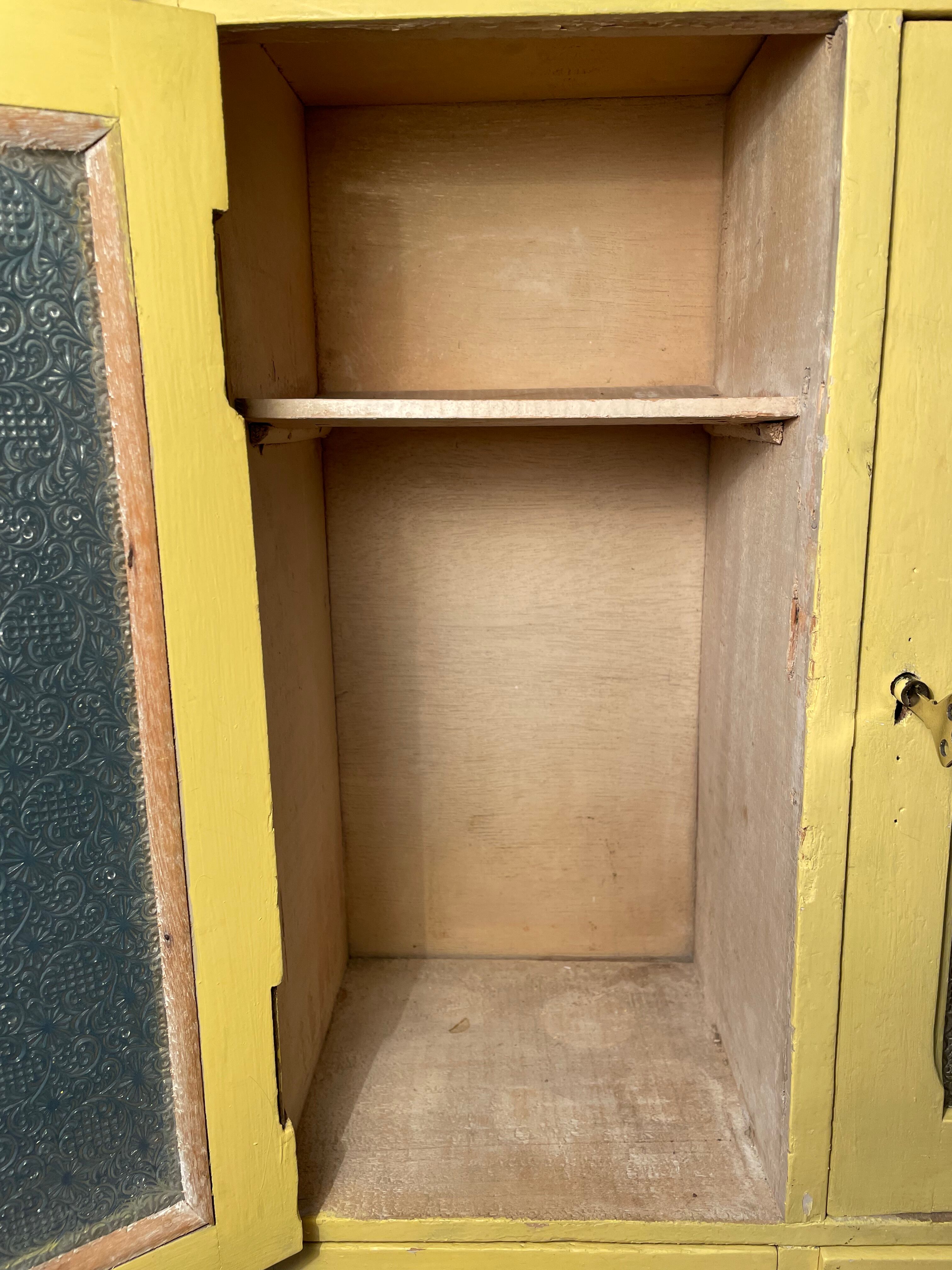 Armoire de toilette murale ancienne