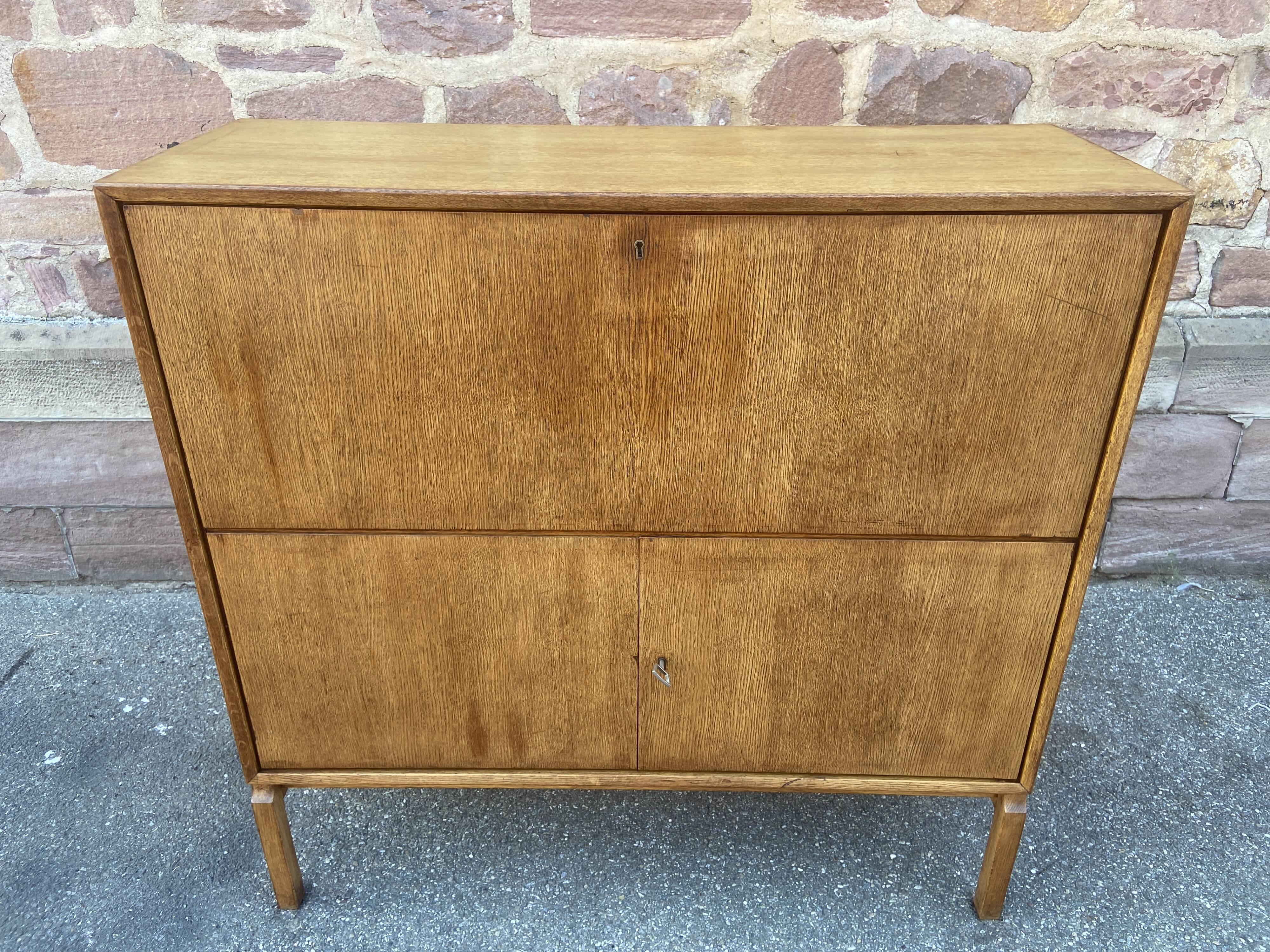 Scandinavian secretary