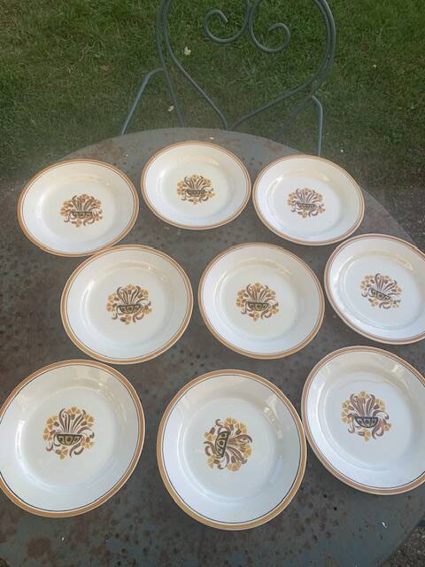 8 flat plates, Carnation model, art deco, CREIL ET MONTEREAU, floral pattern, old