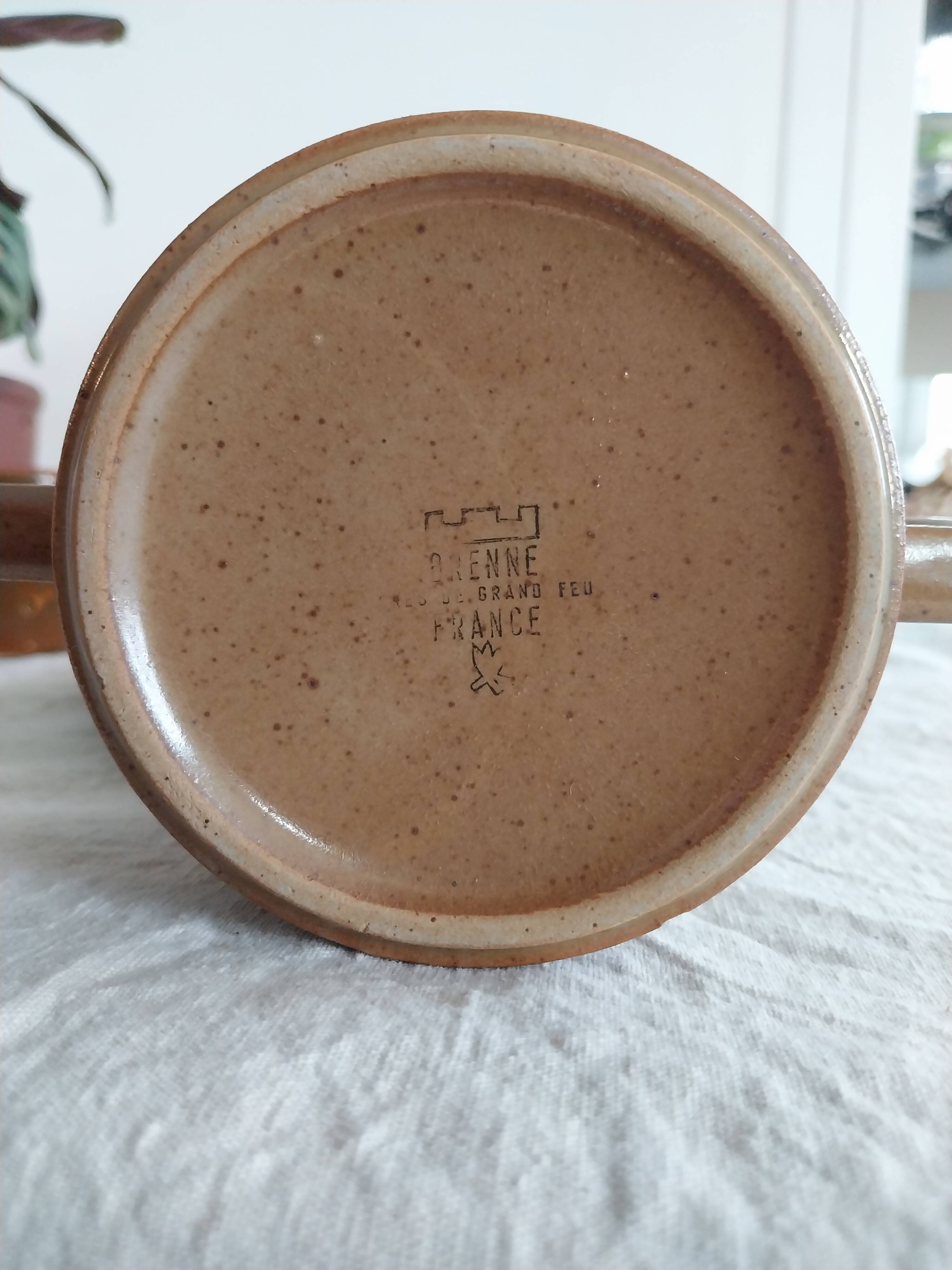 Tasses en grès de brenne