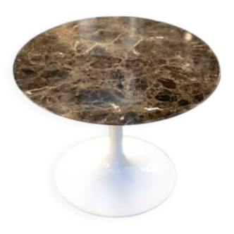 Eero Saarinen & Knoll, "tulip" side table in "EMPERADOR" marble, 20th century