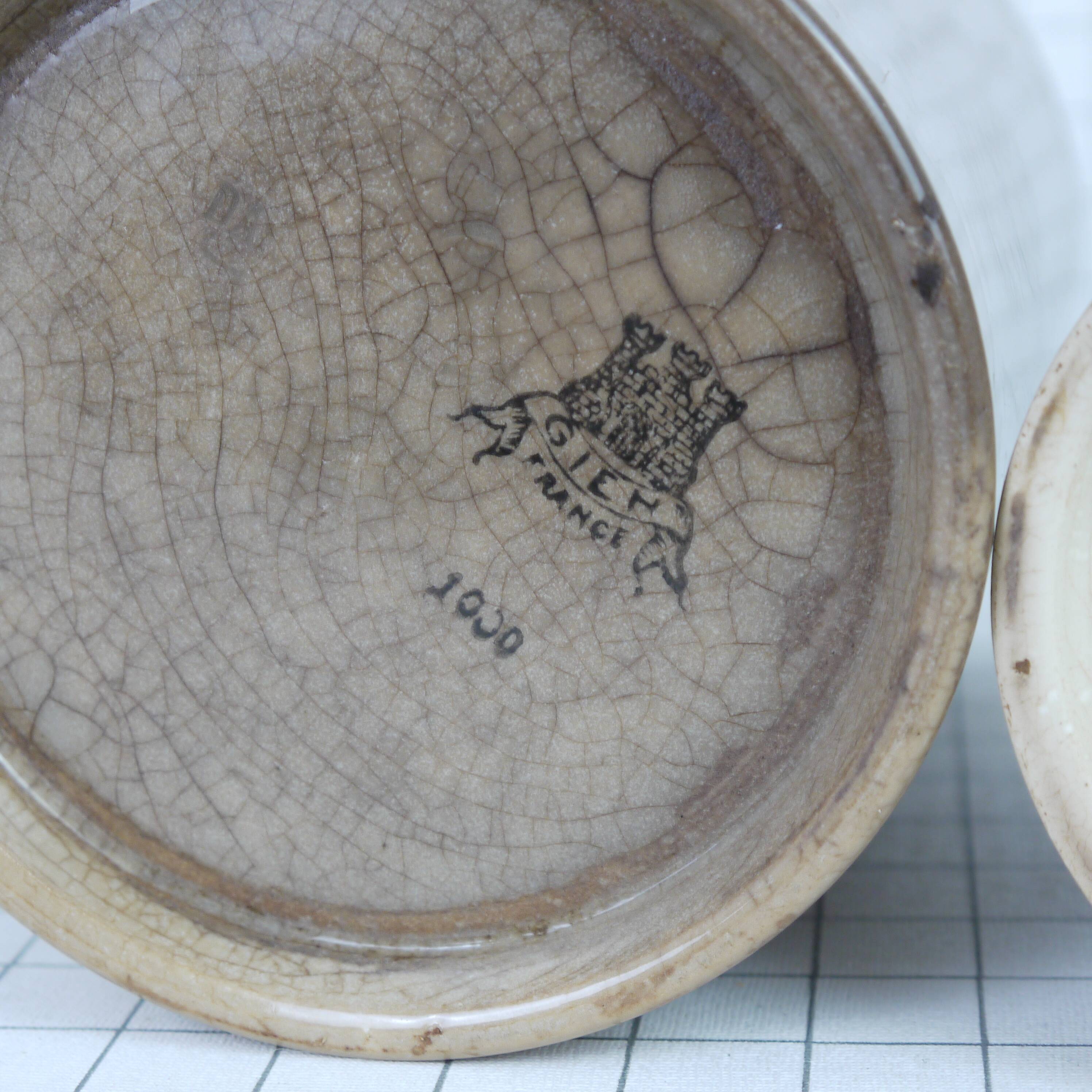 Two pots to fat Gien