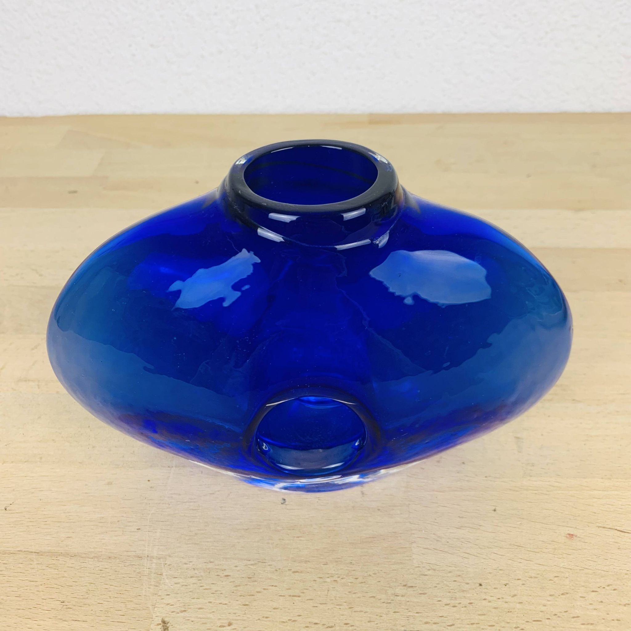Vase lentille verre soufflé bleu