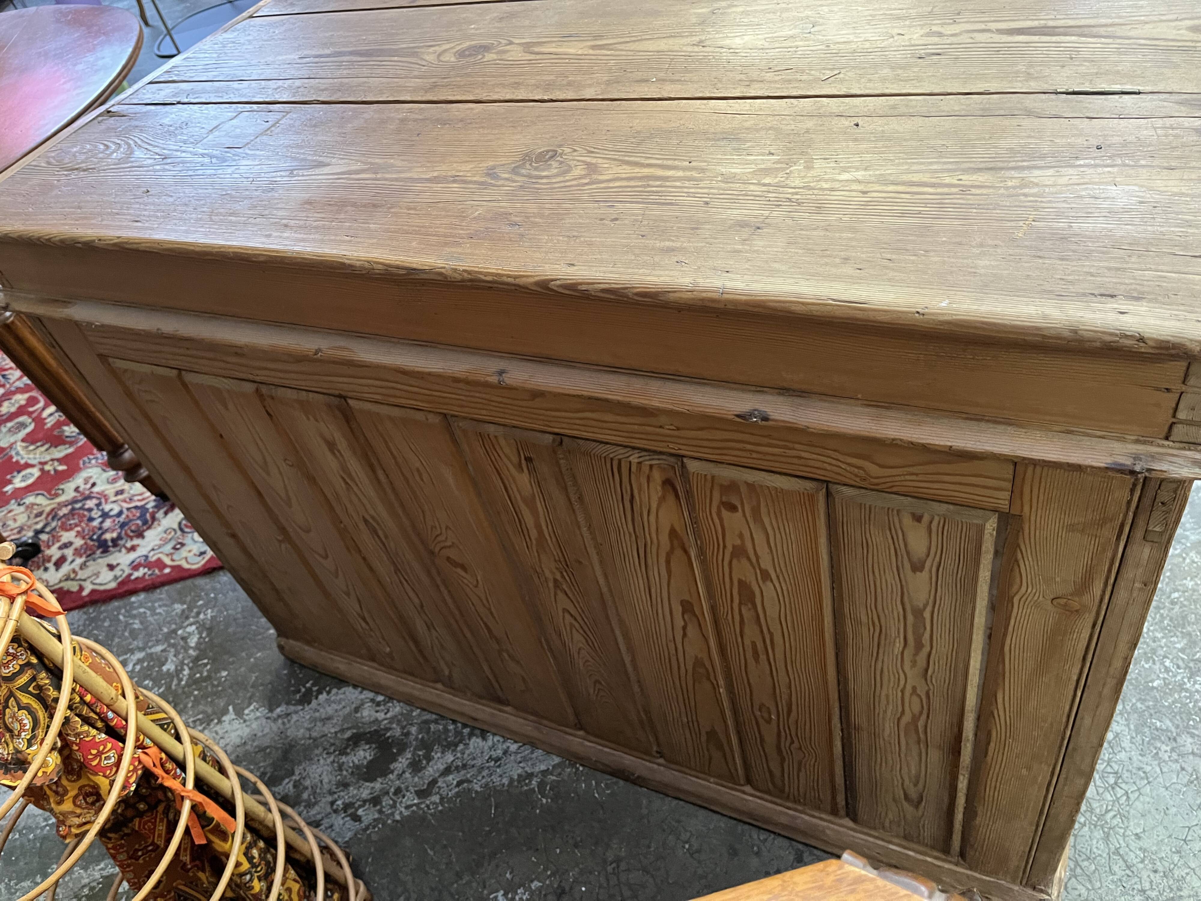 bureau anglais ancien en pin