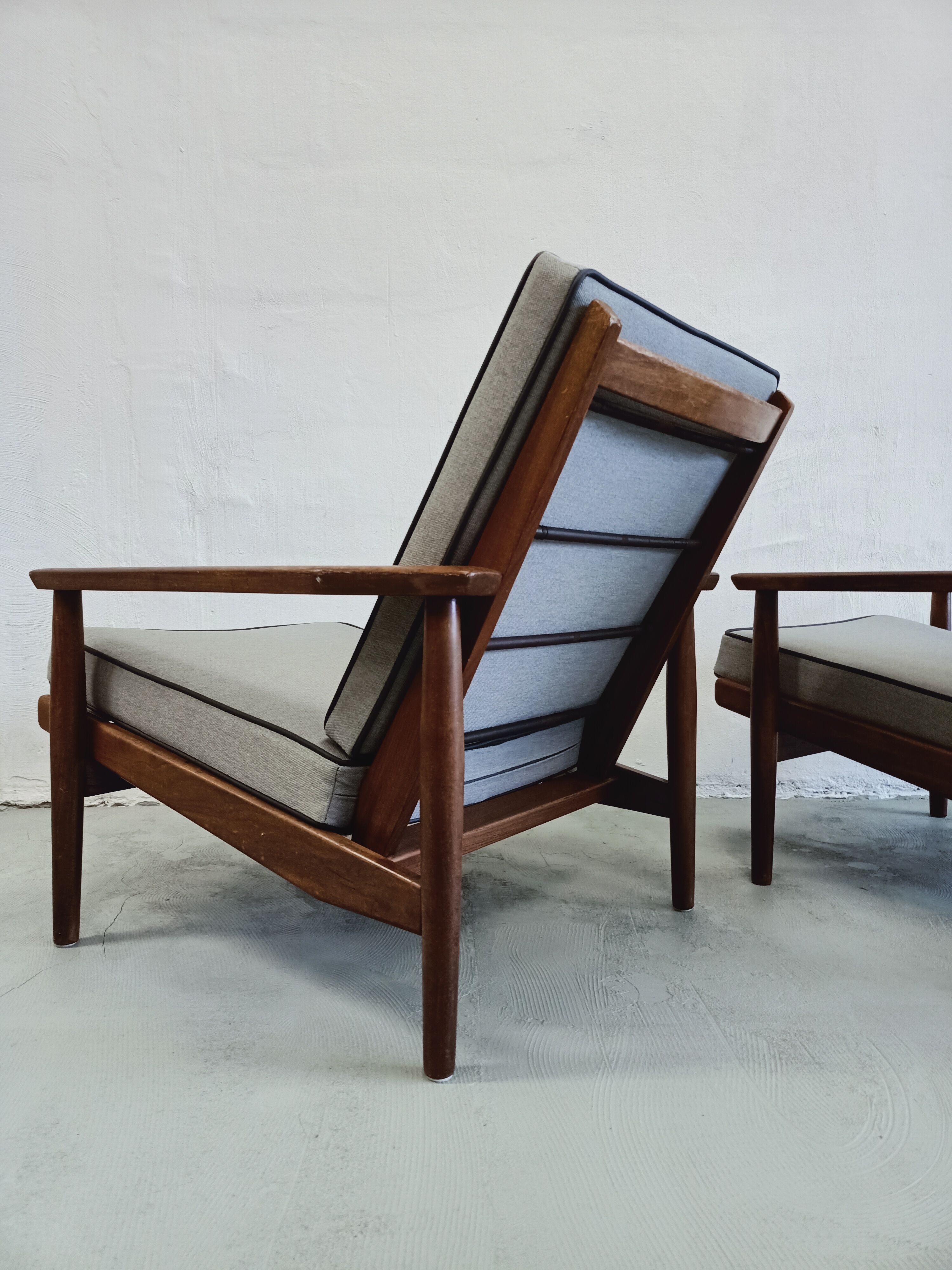 Paire de fauteuils en teck des années 1960, design hollandais