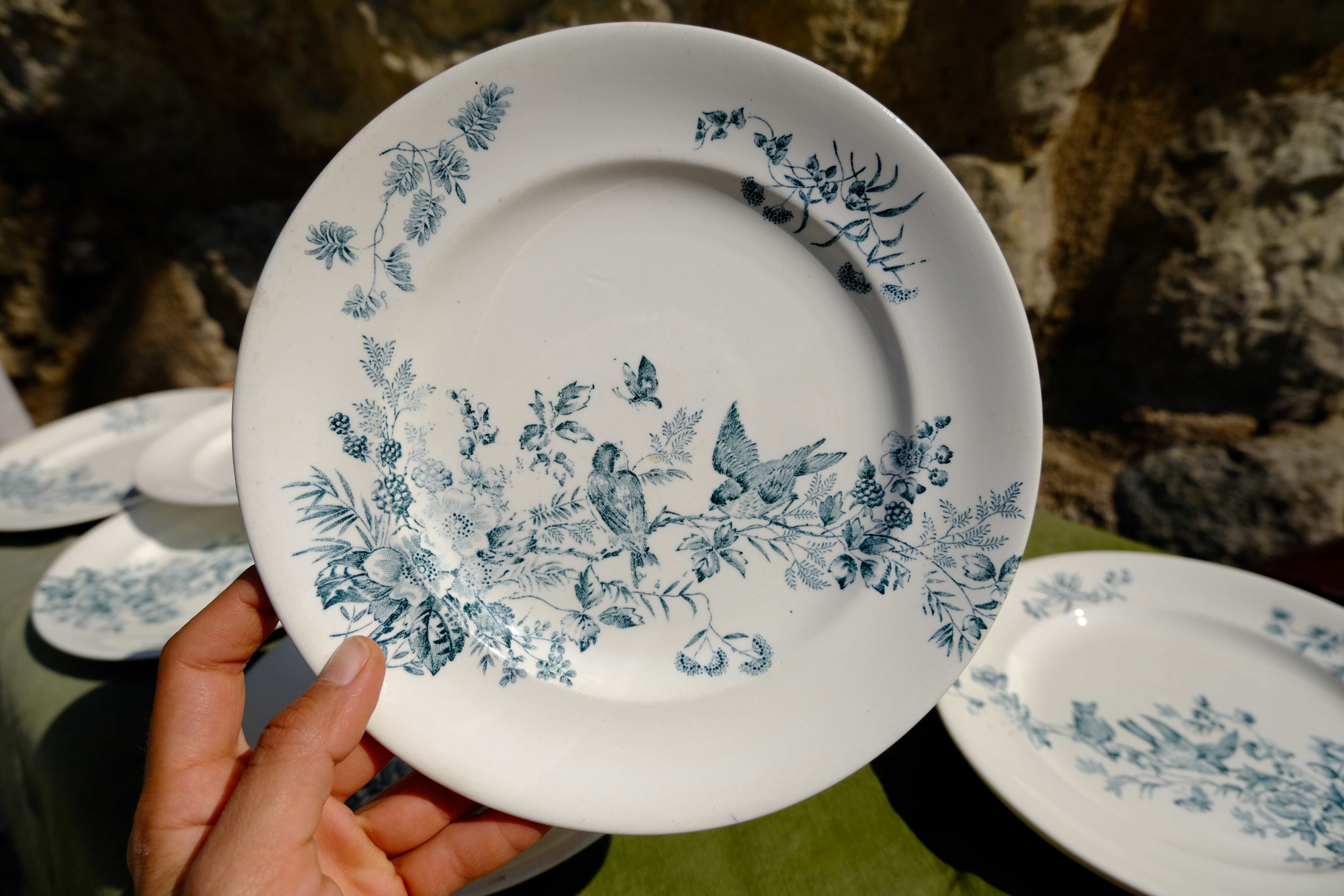 Mignon plates in Longwy earthenware
