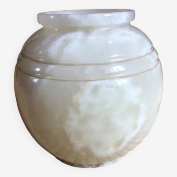 Vase boule en albâtre