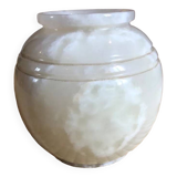 Vase boule en albâtre